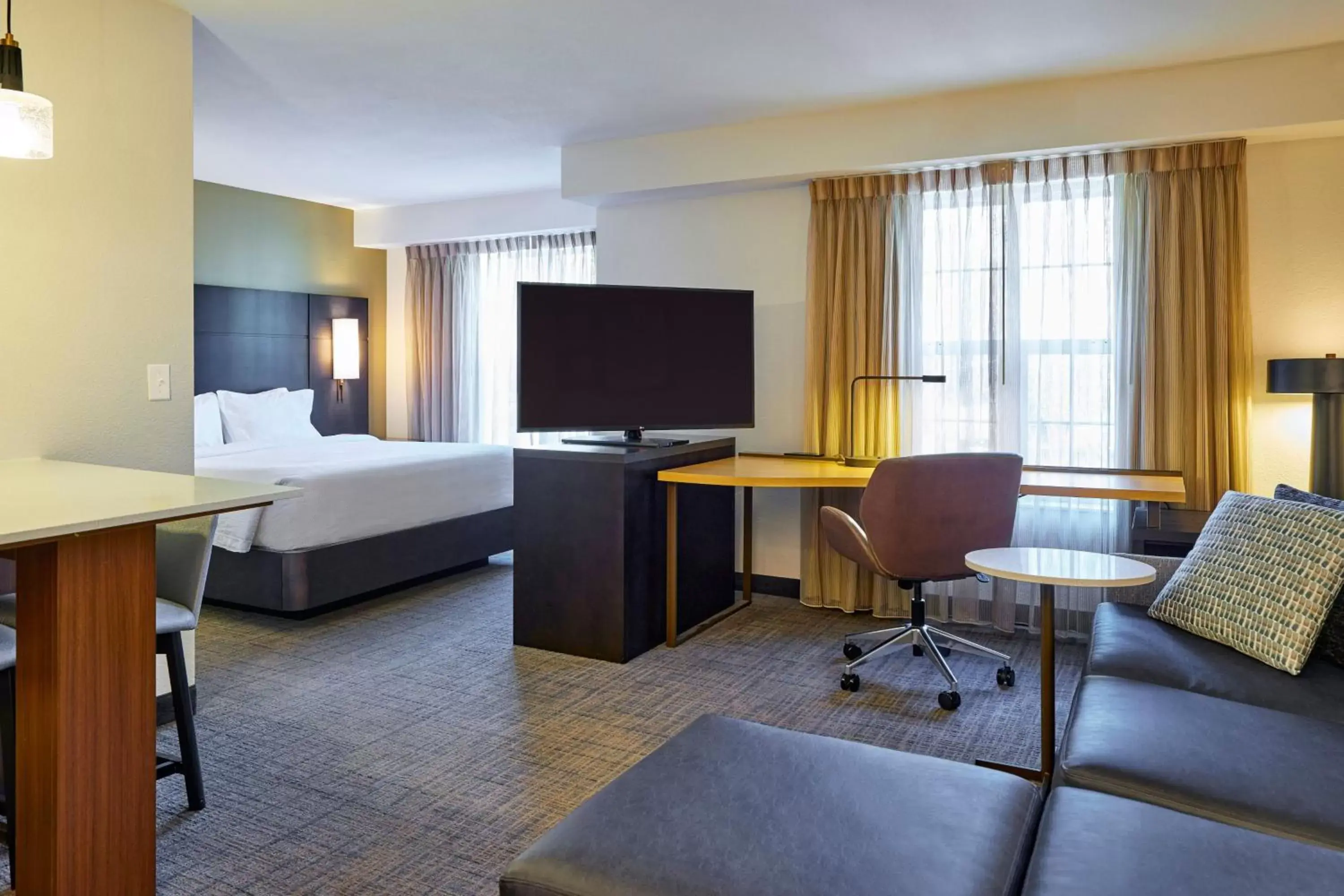 Photo of the whole room, Seating Area in Residence Inn Eugene Springfield