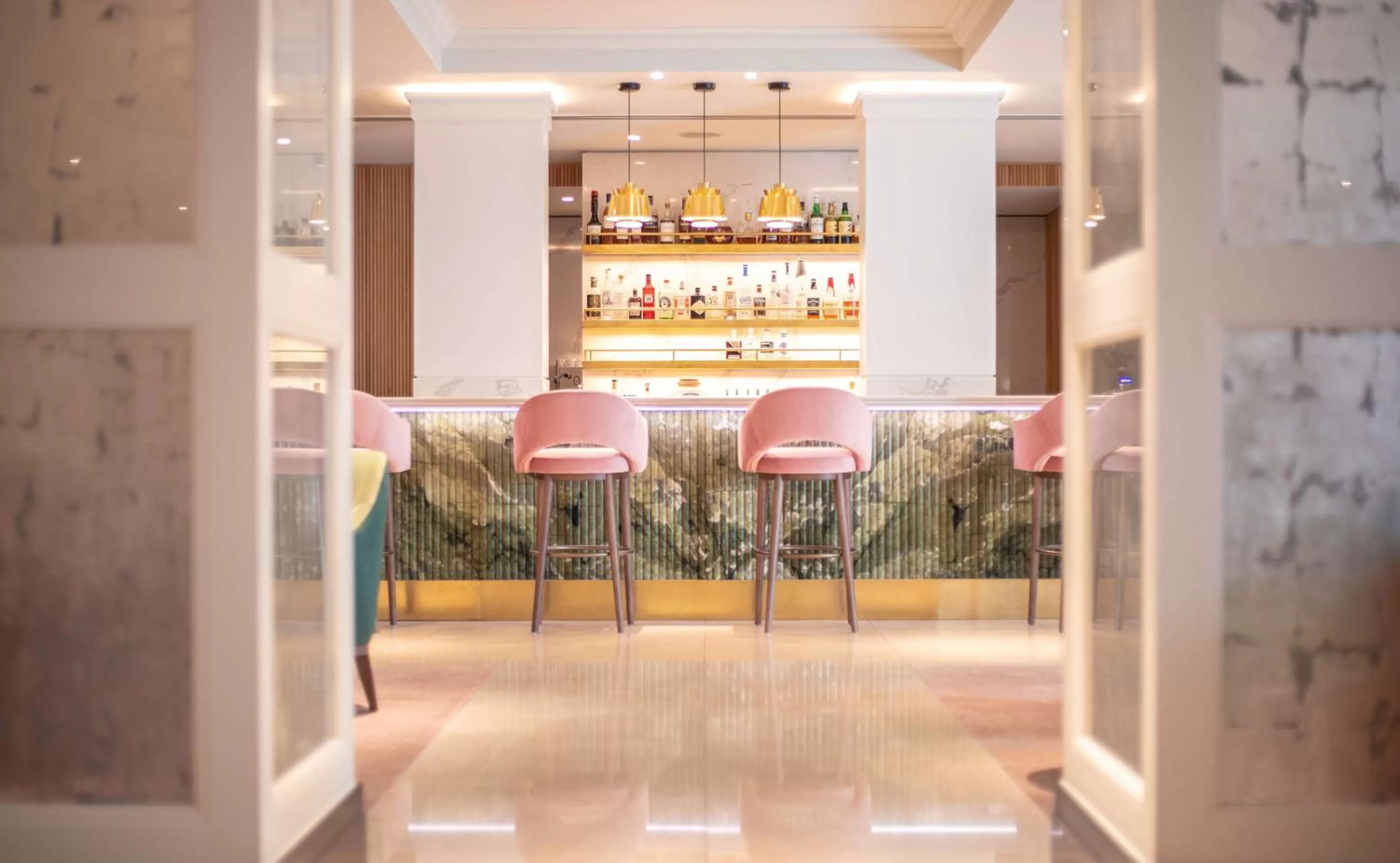 Lounge or bar in Conrad London St James