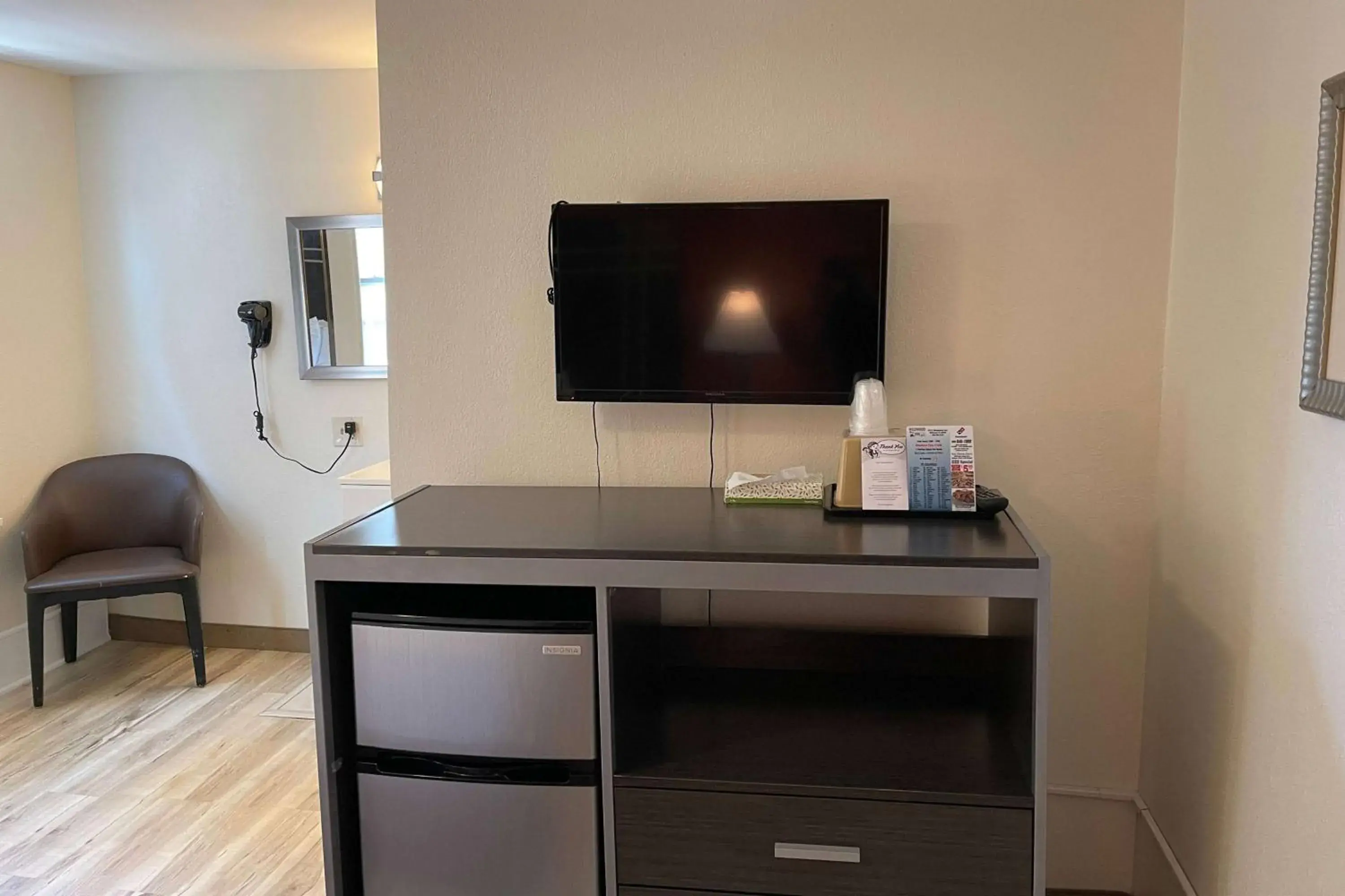 Photo of the whole room, TV/Entertainment Center in Wildwood Inn, a Travelodge by Wyndham