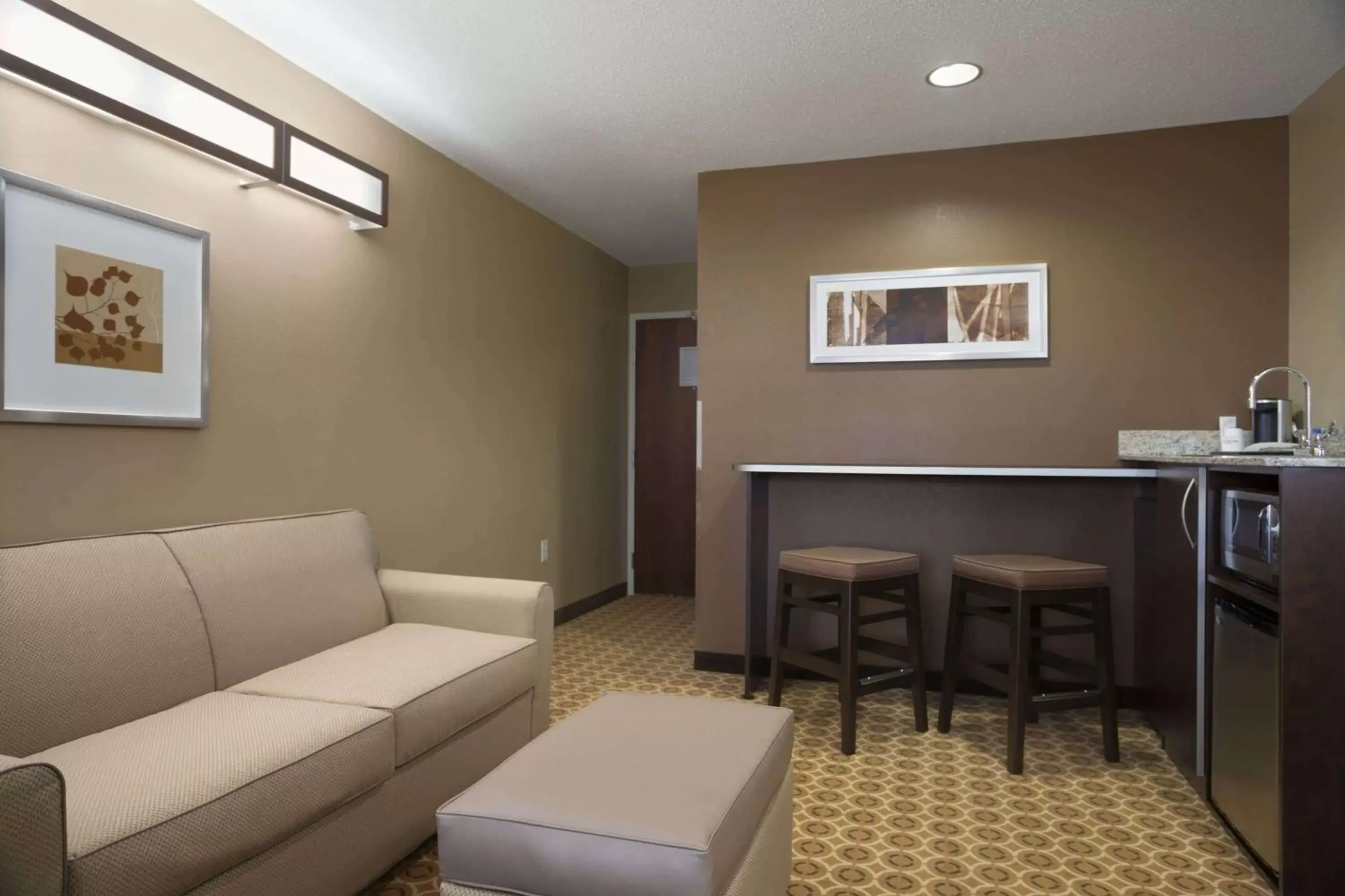 Photo of the whole room, Seating Area in Microtel Inn & Suites Fairmont