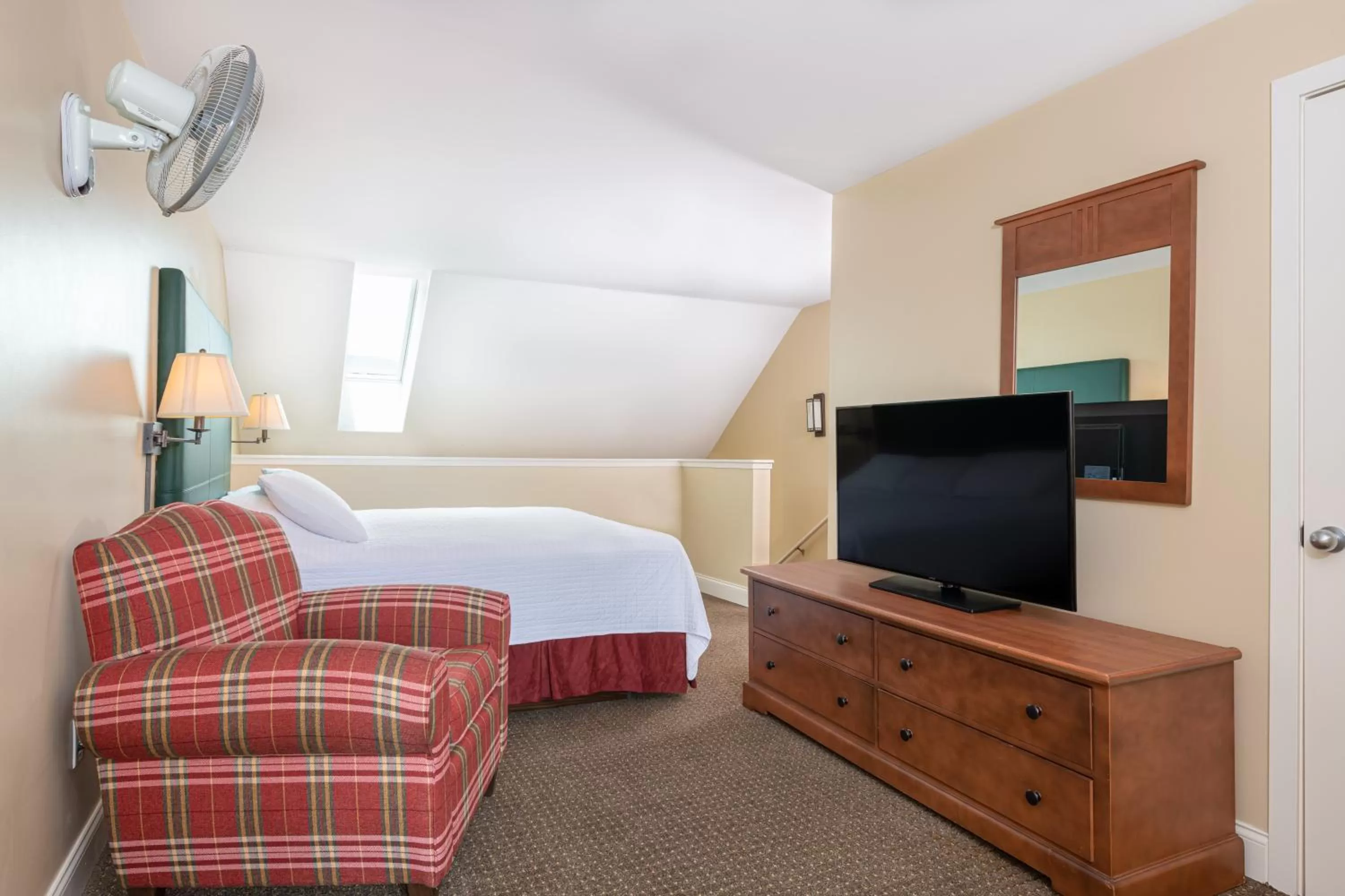 Bedroom, Bed in Grand Summit Resort