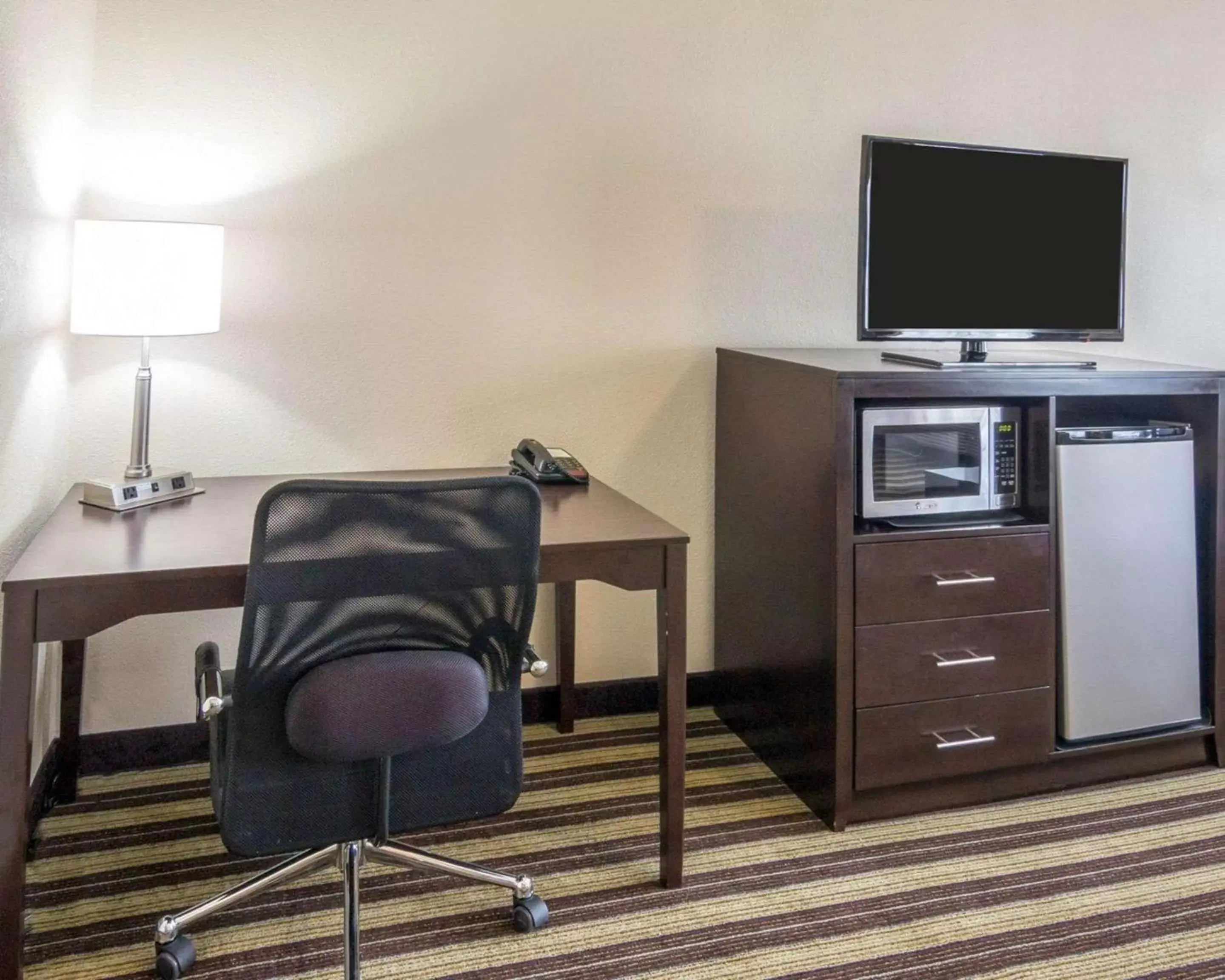 Photo of the whole room, TV/Entertainment Center in Quality Inn & Suites West Monroe
