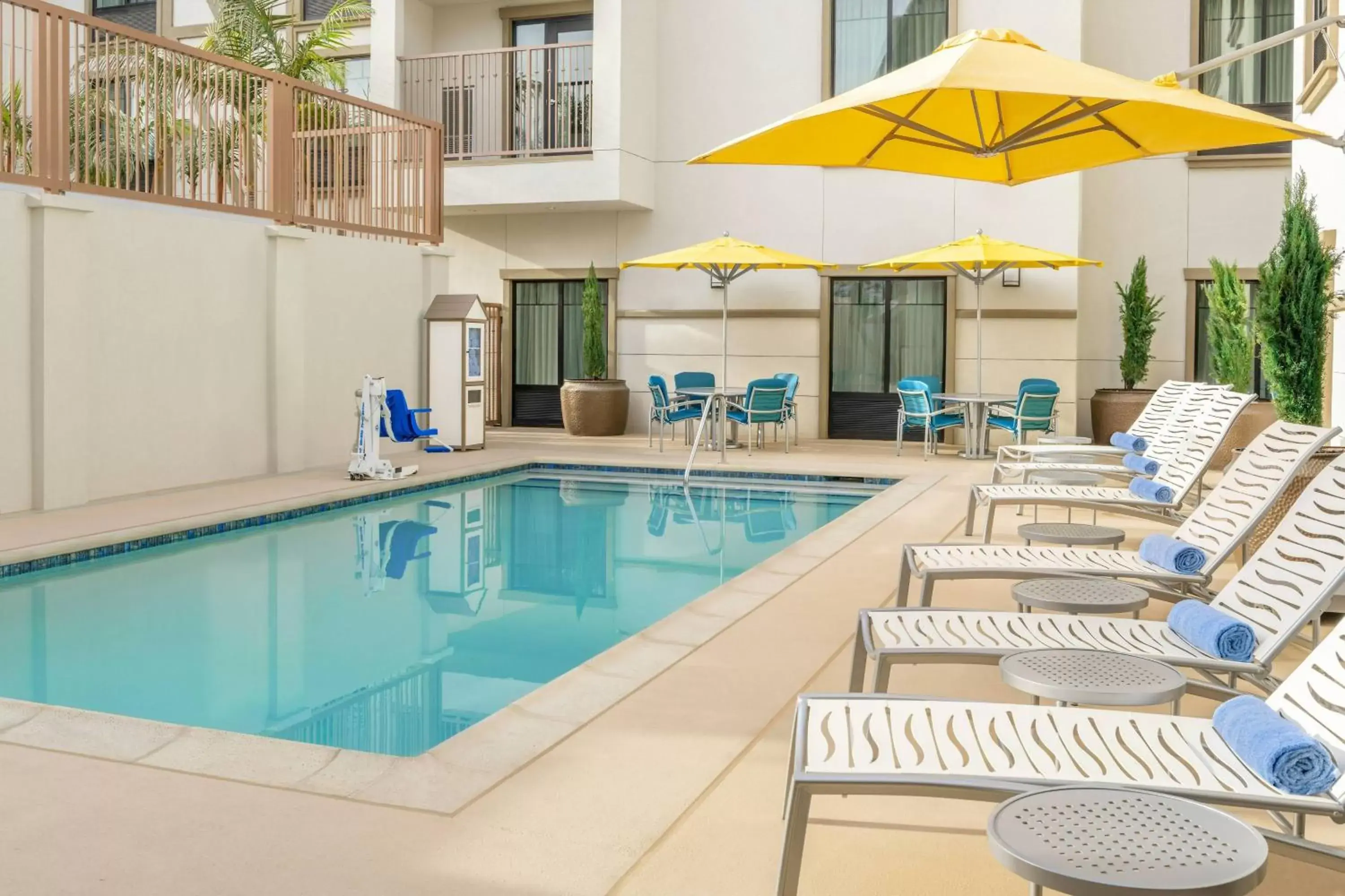 Swimming Pool in SpringHill Suites by Marriott San Diego Carlsbad