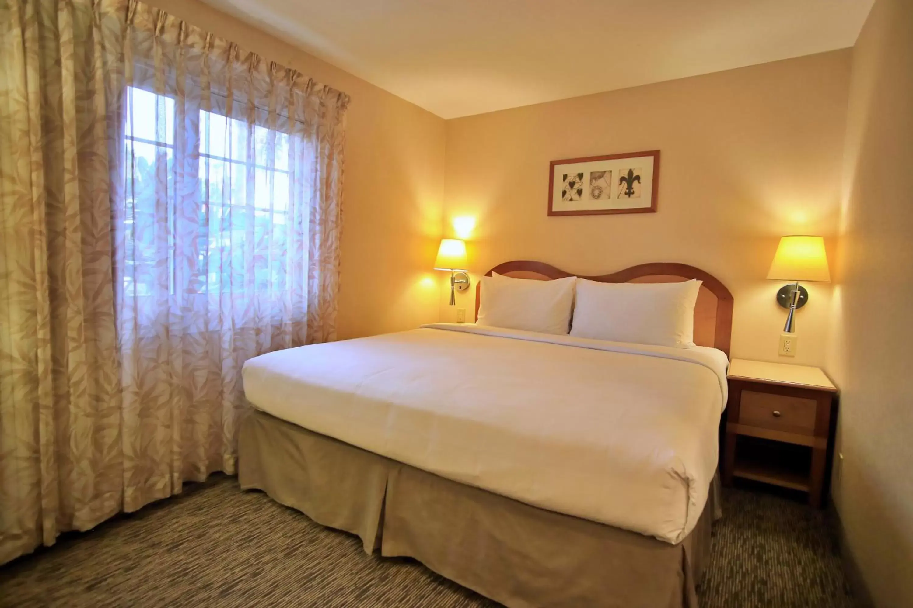 Bedroom in Portofino Inn and Suites Anaheim Hotel