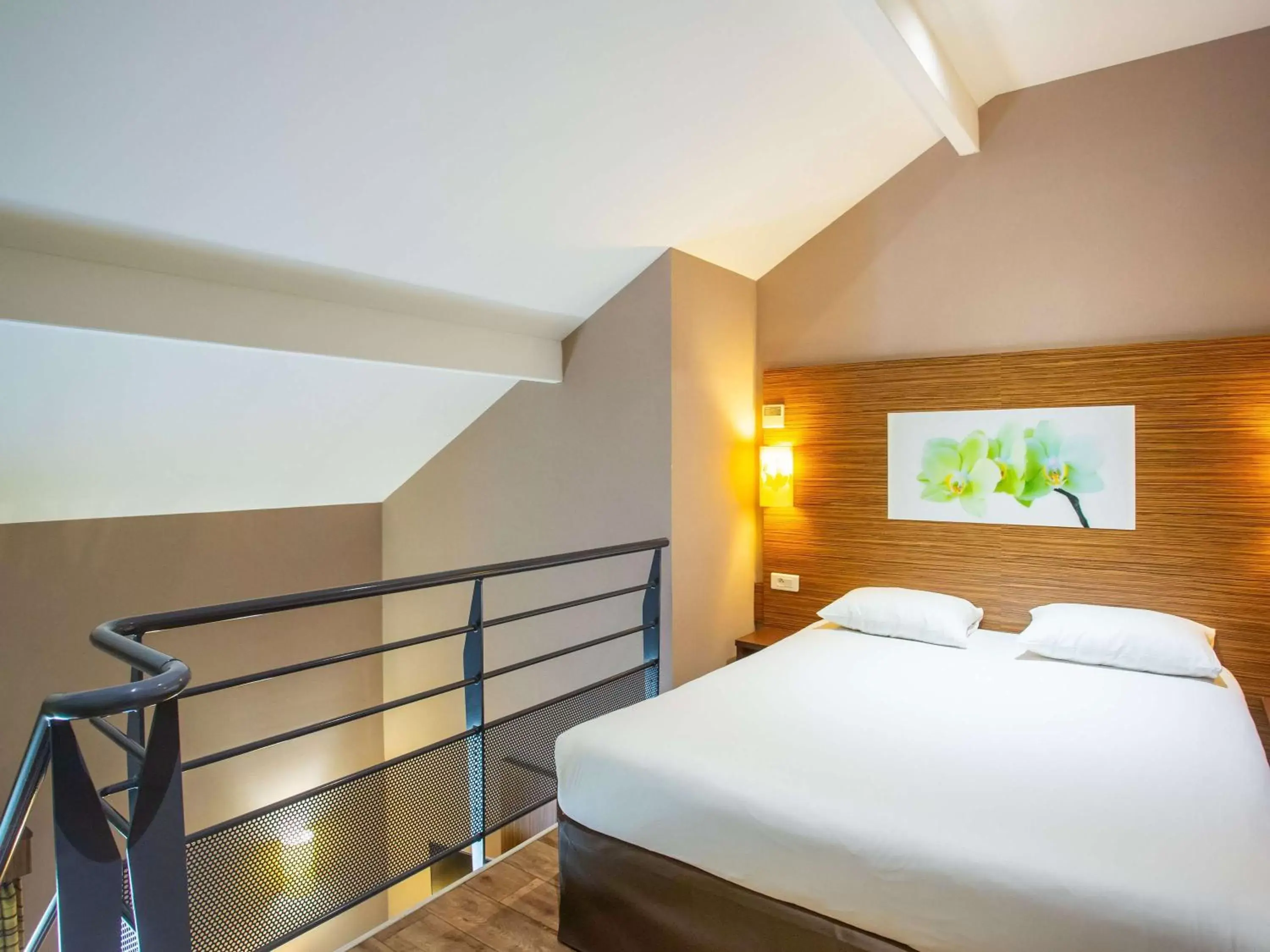 Bedroom, Bed in ibis Styles Bourges