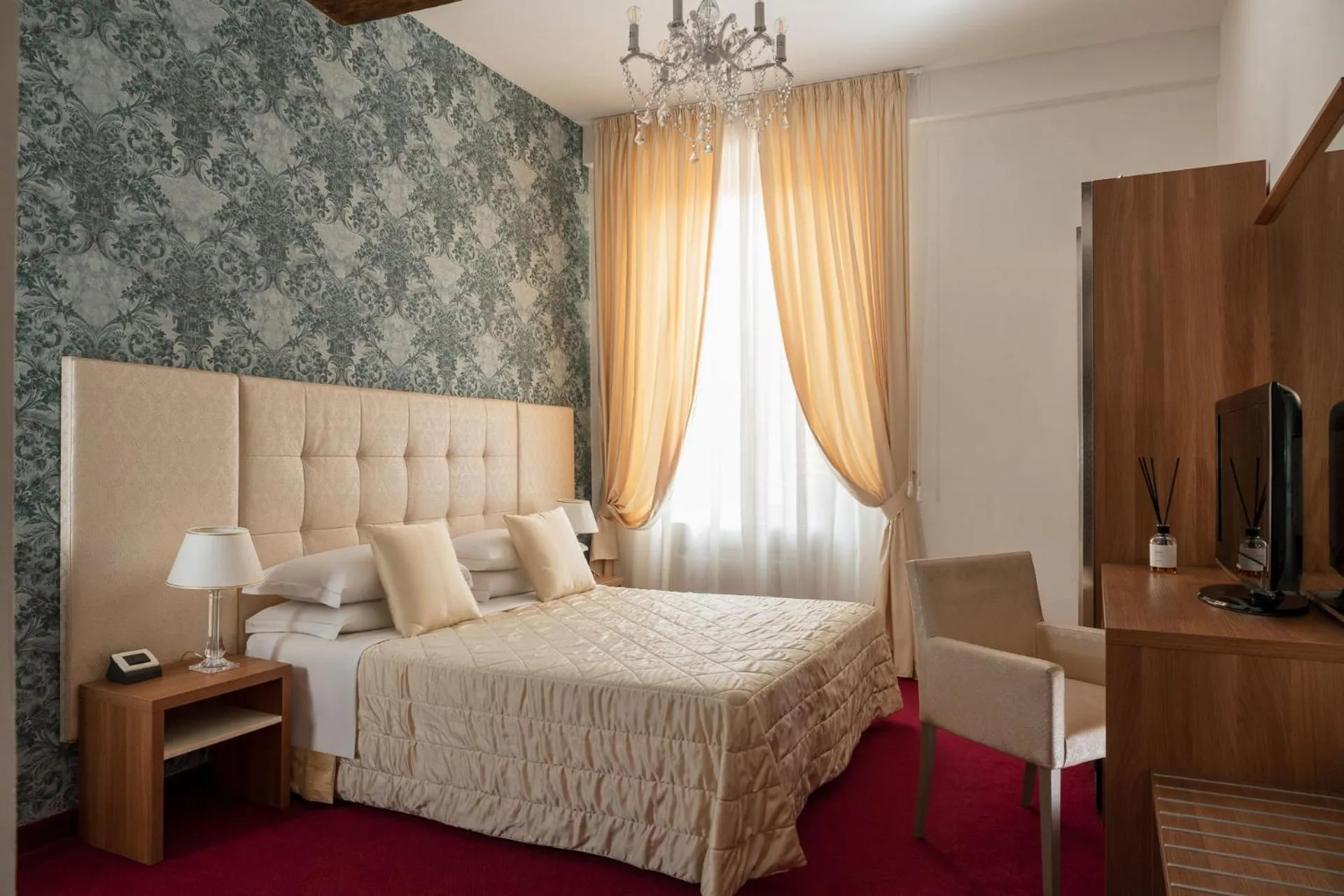 Bedroom, Bed in Albergo Rossini 1936 Small & Charming