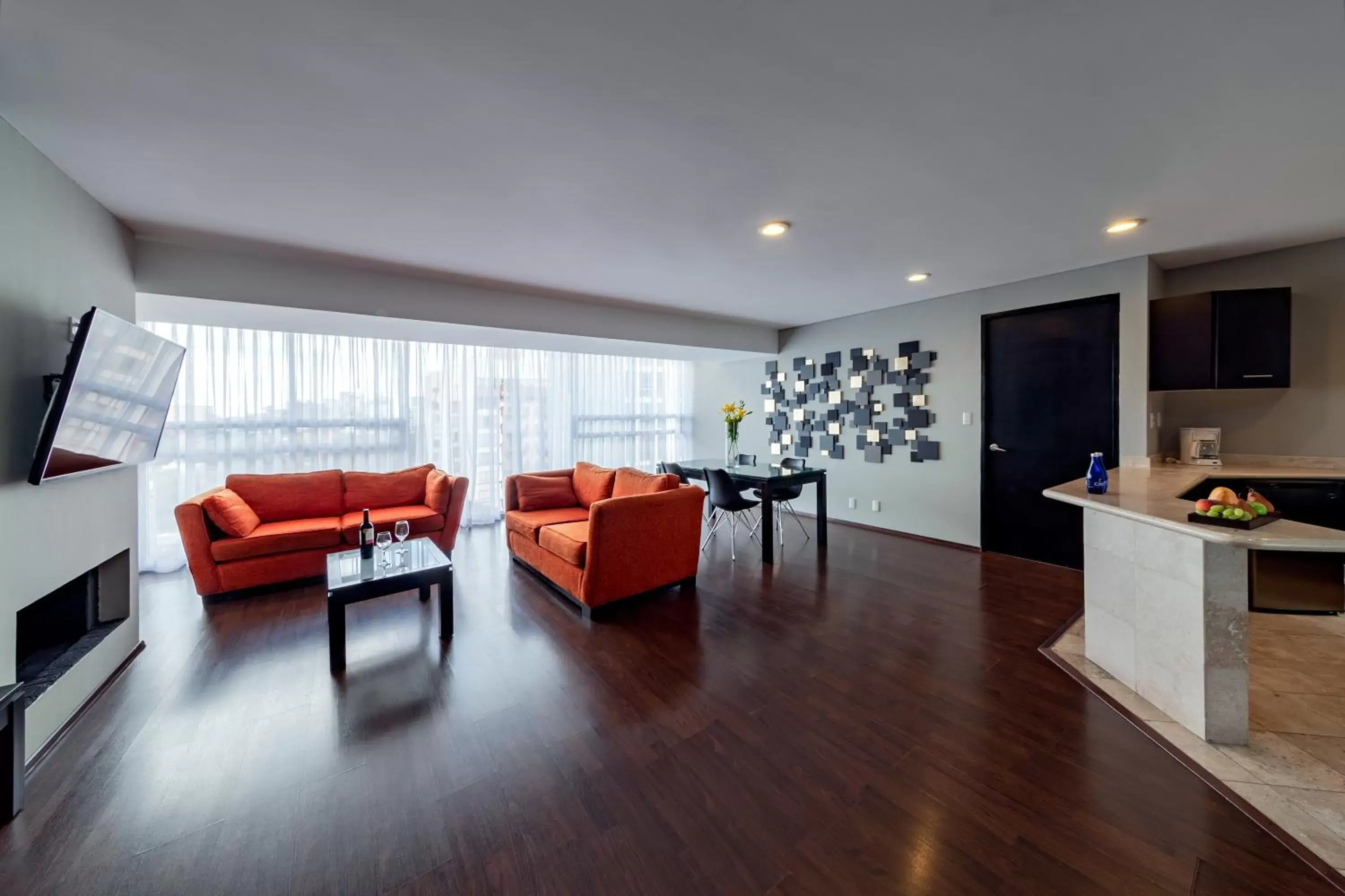 Living room, Lobby/Reception in Suites Parioli
