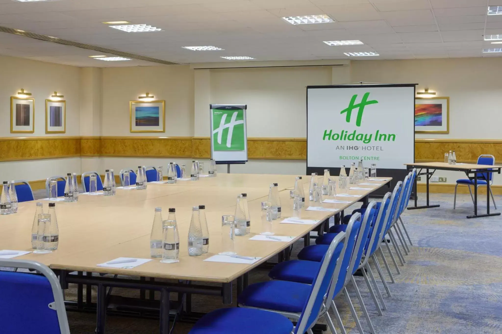 Meeting/conference room in Holiday Inn Bolton Centre, an IHG Hotel