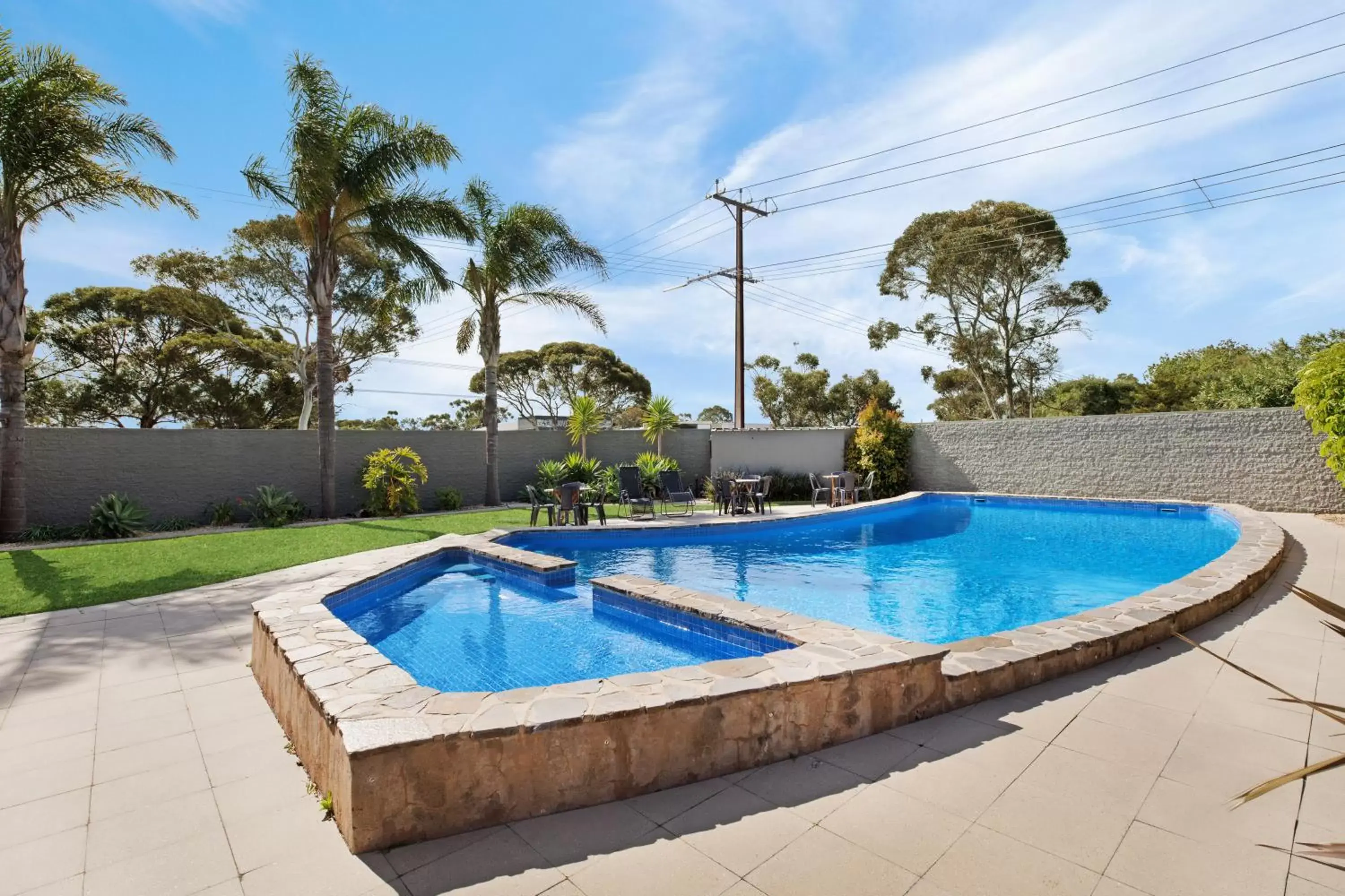 Swimming Pool in Adelaide Road Motor Lodge