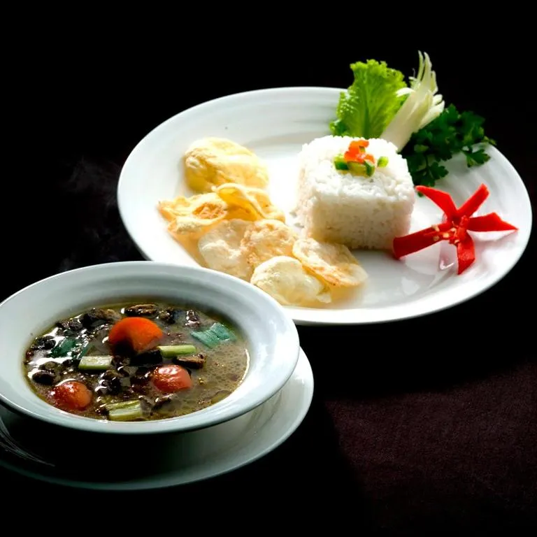 Restaurant/places to eat in Ros-In Hotel