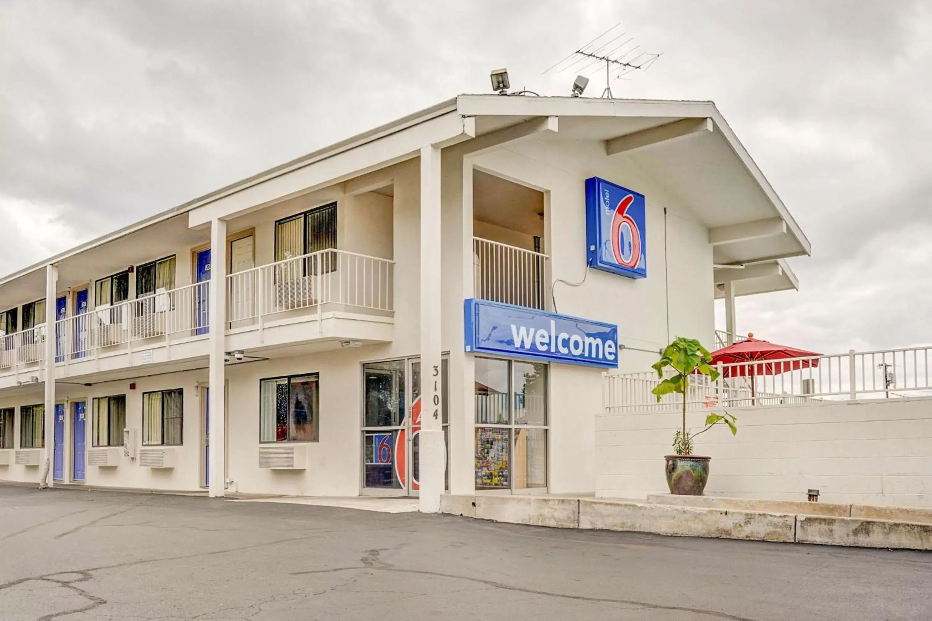 Property building in Motel 6-Portland, OR - Central