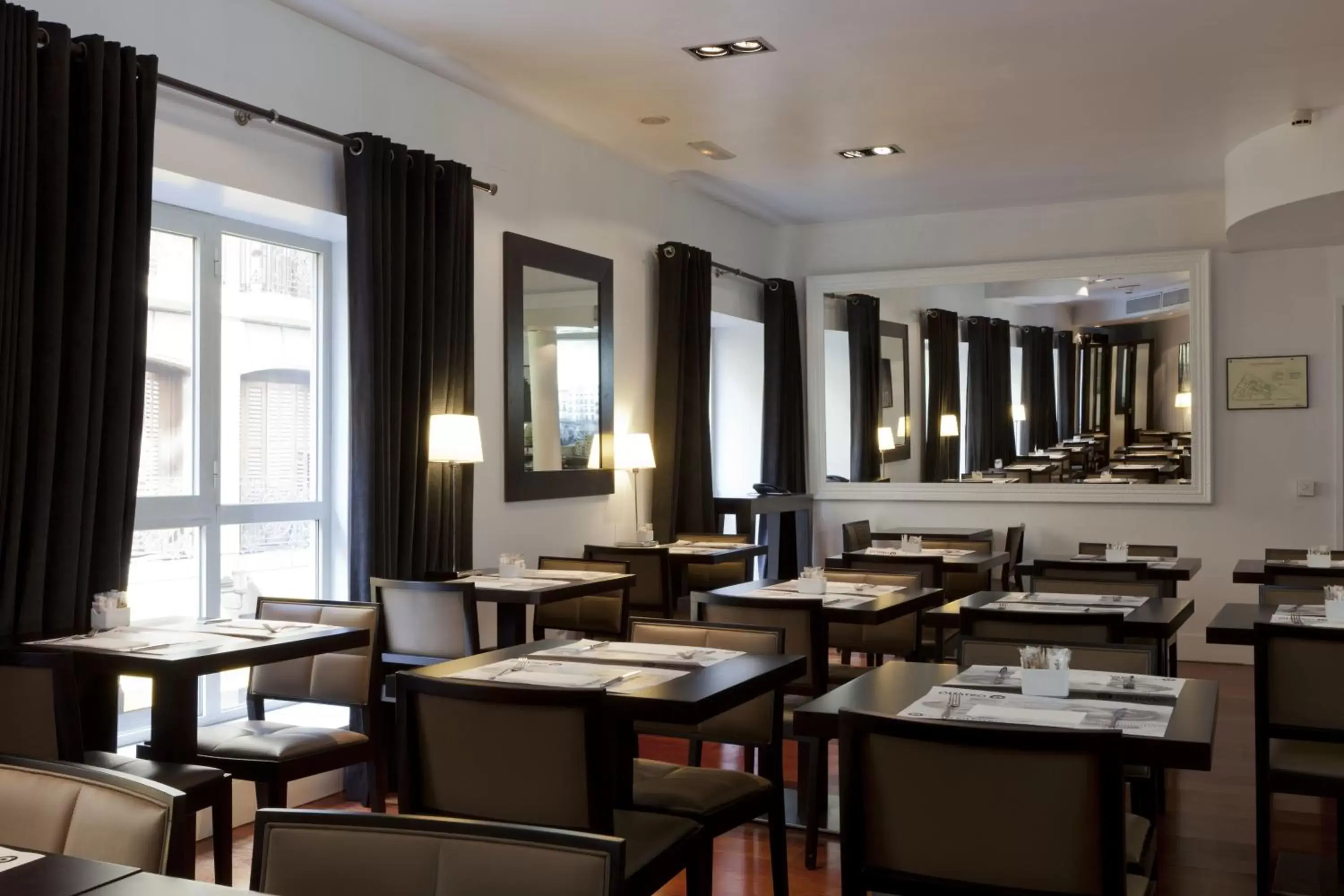 Lounge or bar, Restaurant/Places to Eat in Quatro Puerta del Sol