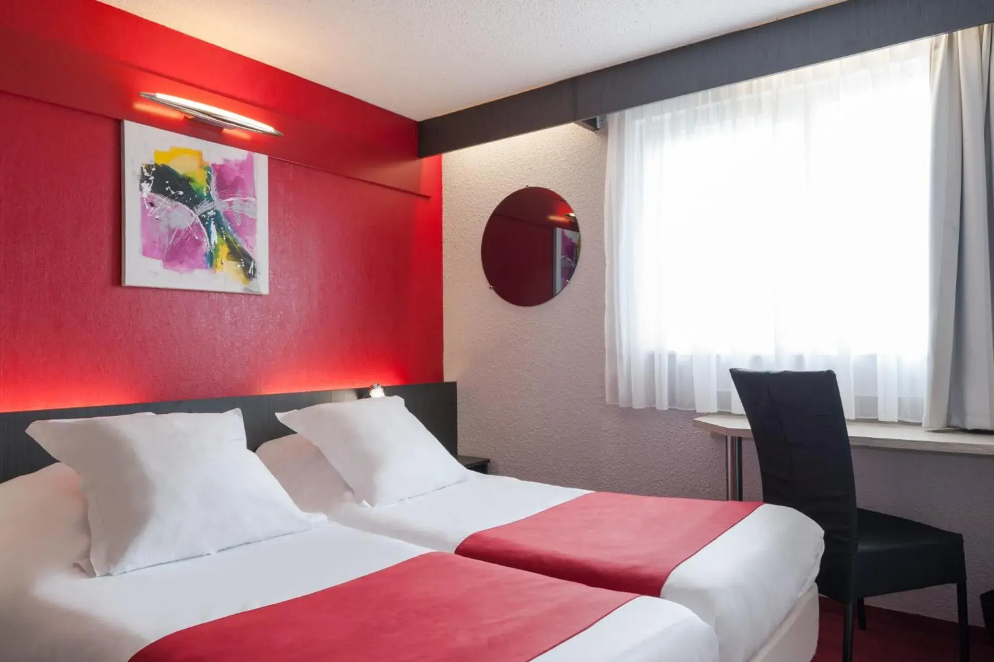 Photo of the whole room, Bed in The Originals City, Hotel Eden, Rouen Nord (Inter-Hotel)