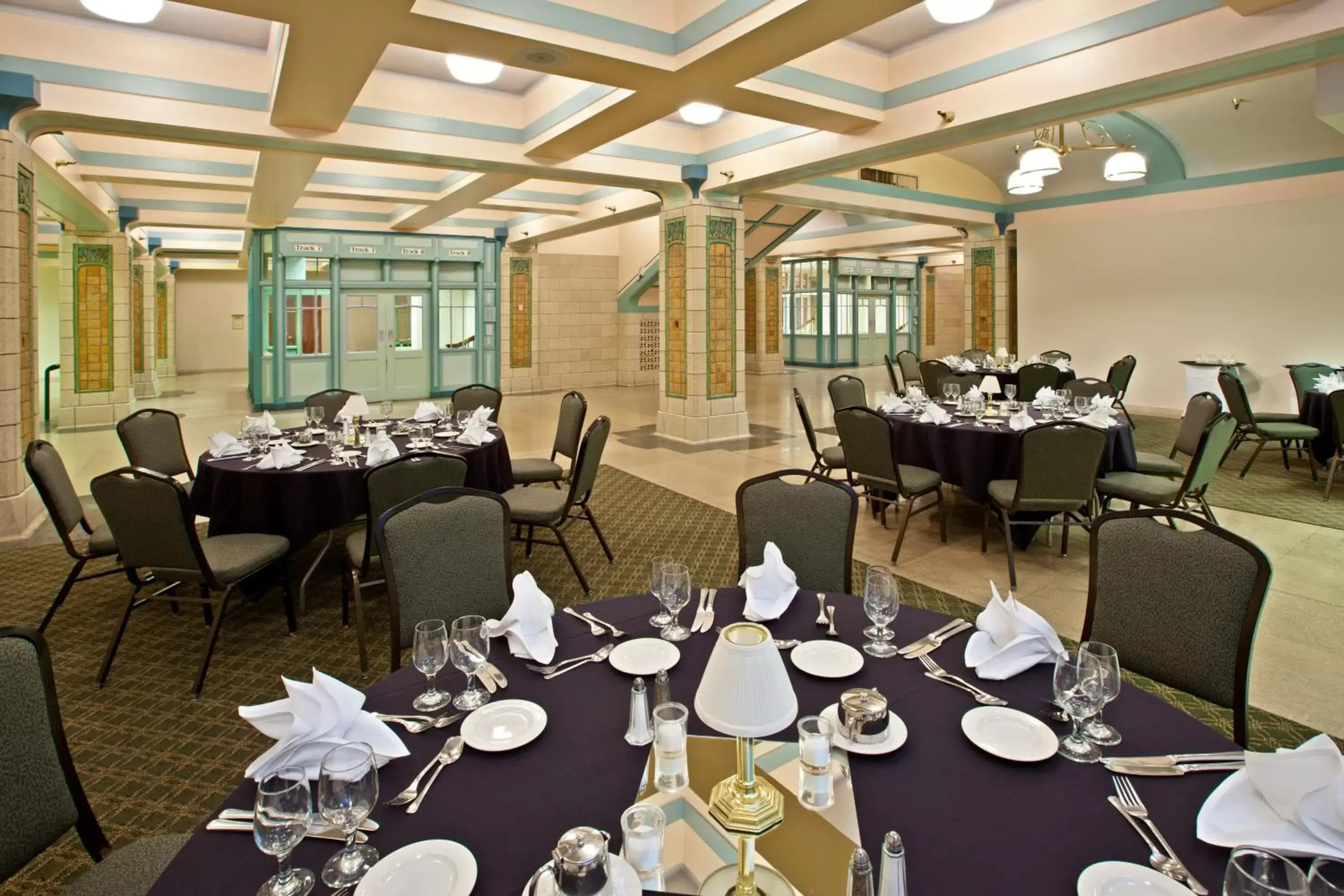Banquet/Function facilities, Restaurant/Places to Eat in Crowne Plaza Indianapolis-Dwtn-Union Stn, an IHG Hotel