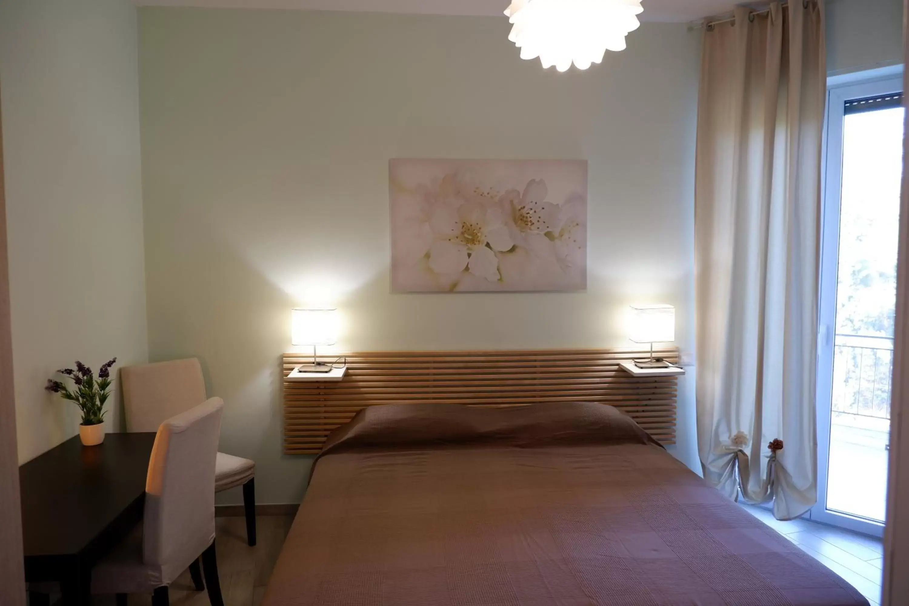 Balcony/Terrace, Bed in B&B Il Giardino In Città - Parcheggio Privato Gratuito