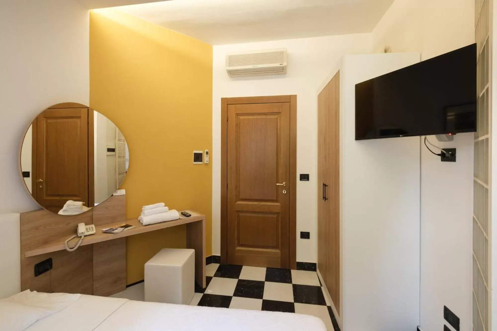 TV and multimedia, Bathroom in Hotel Ristorante Alla Vittoria