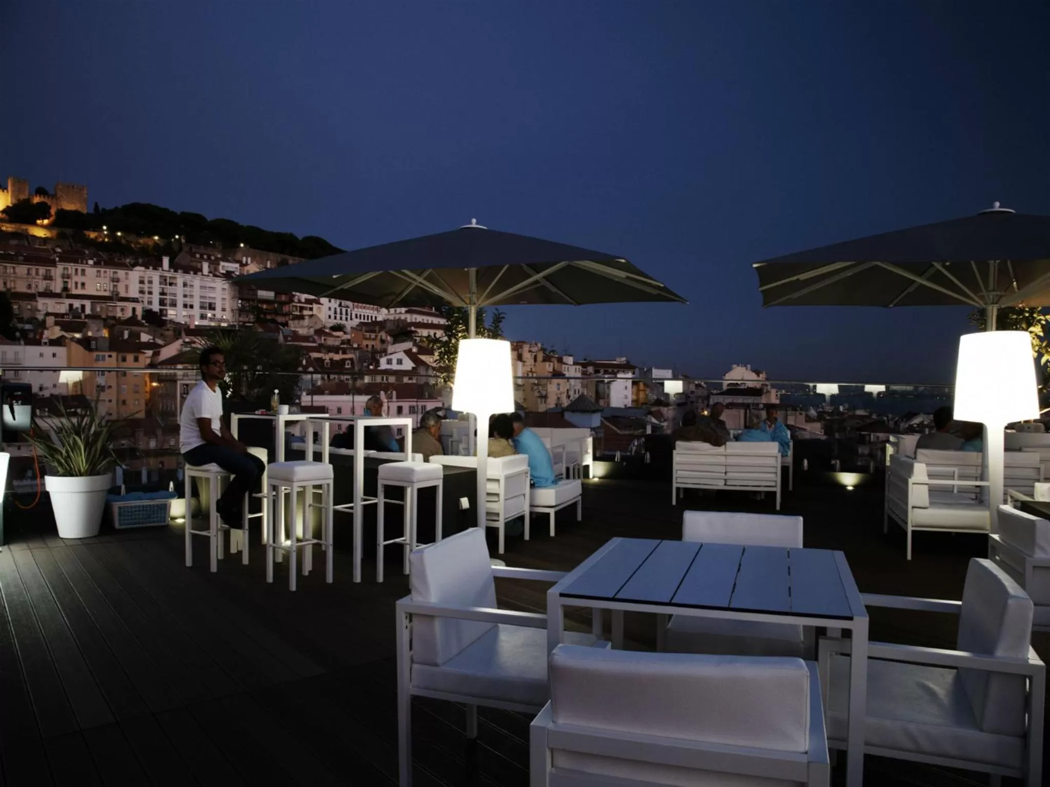 Restaurant/places to eat in Hotel Mundial