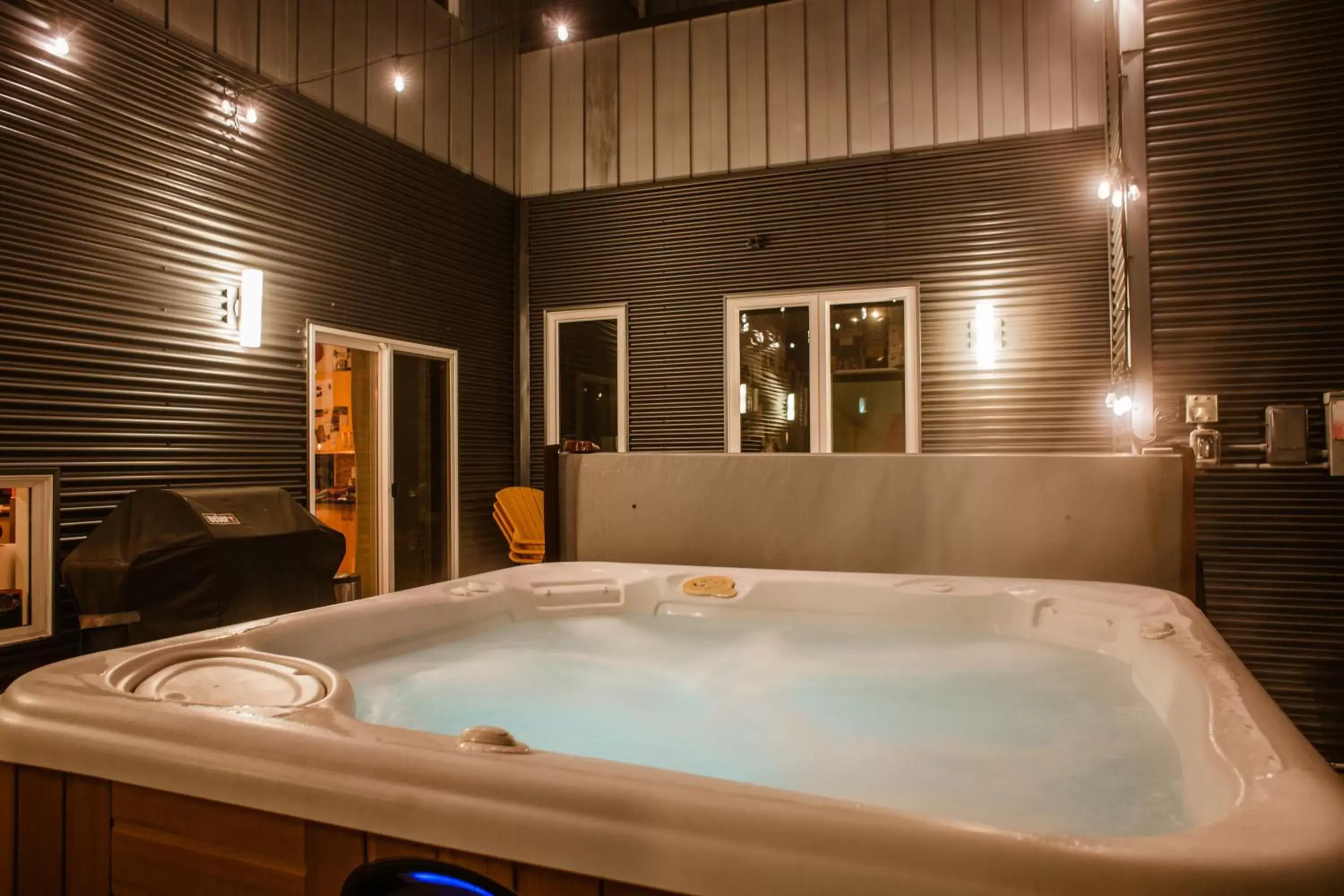 Hot Tub in Silverbow Inn & Suites