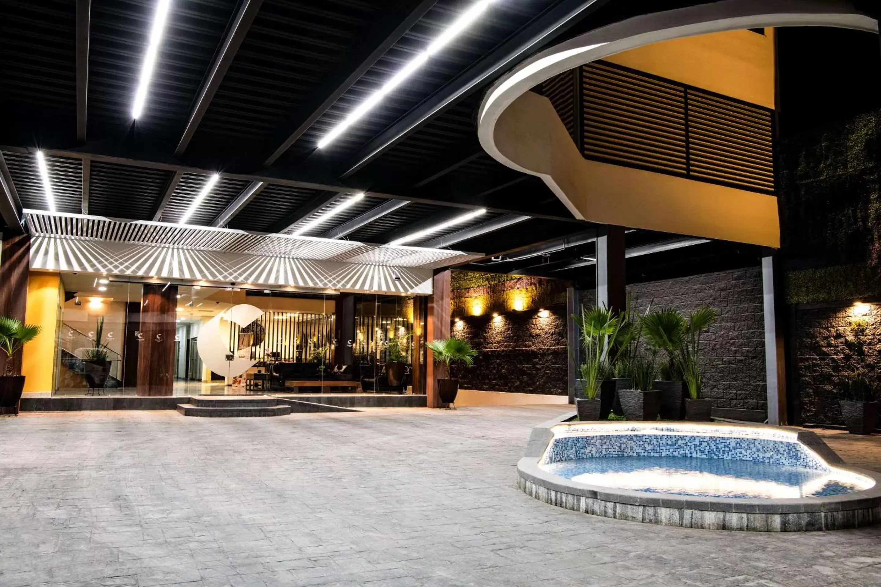 Property building, Swimming Pool in Comfort Inn Irapuato