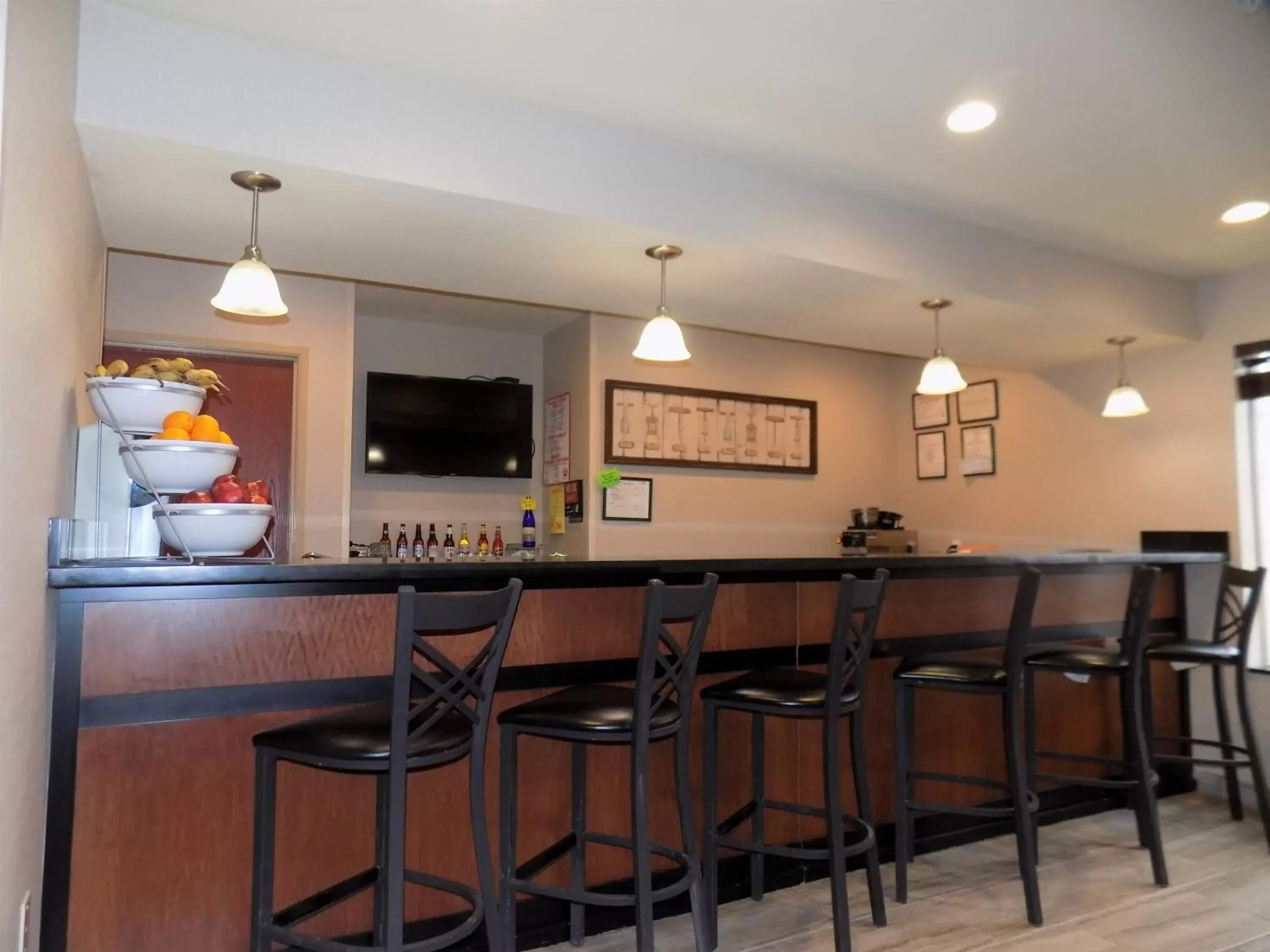 Lounge or bar in Cobblestone Hotel & Suites - Seward