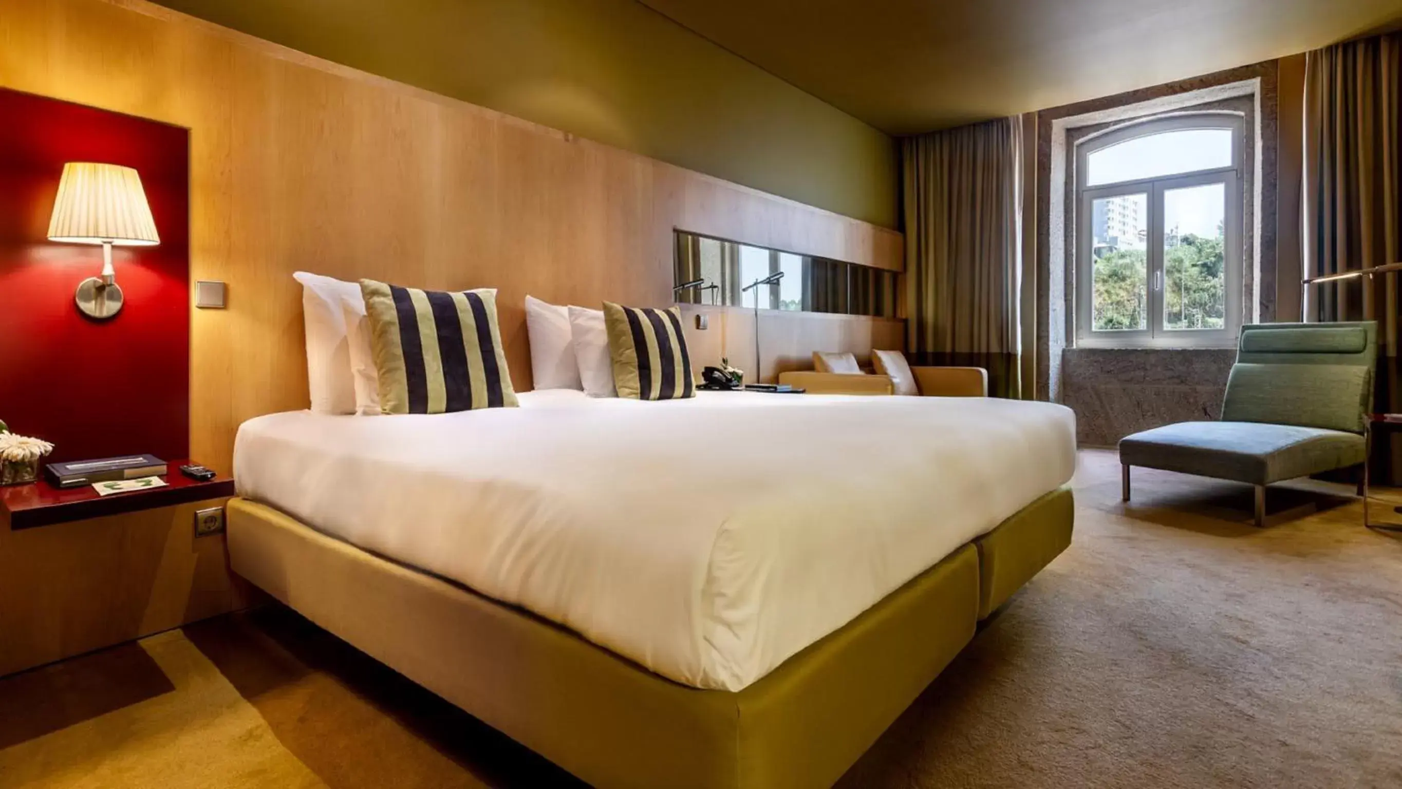 Bedroom, Bed in Pestana Palacio do Freixo, Pousada & National Monument - The Leading Hotels of the World