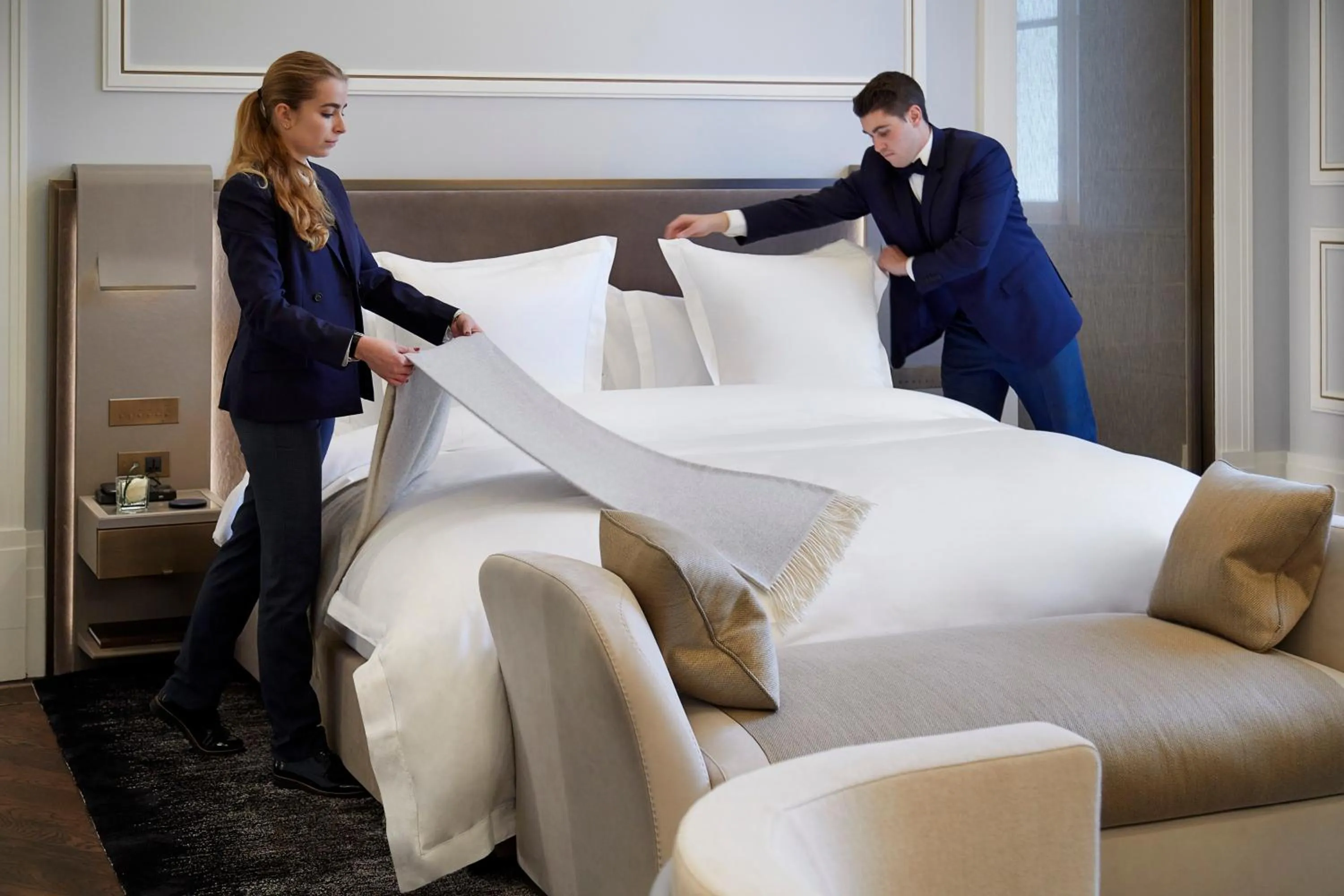 Staff, Bed in Maison Villeroy