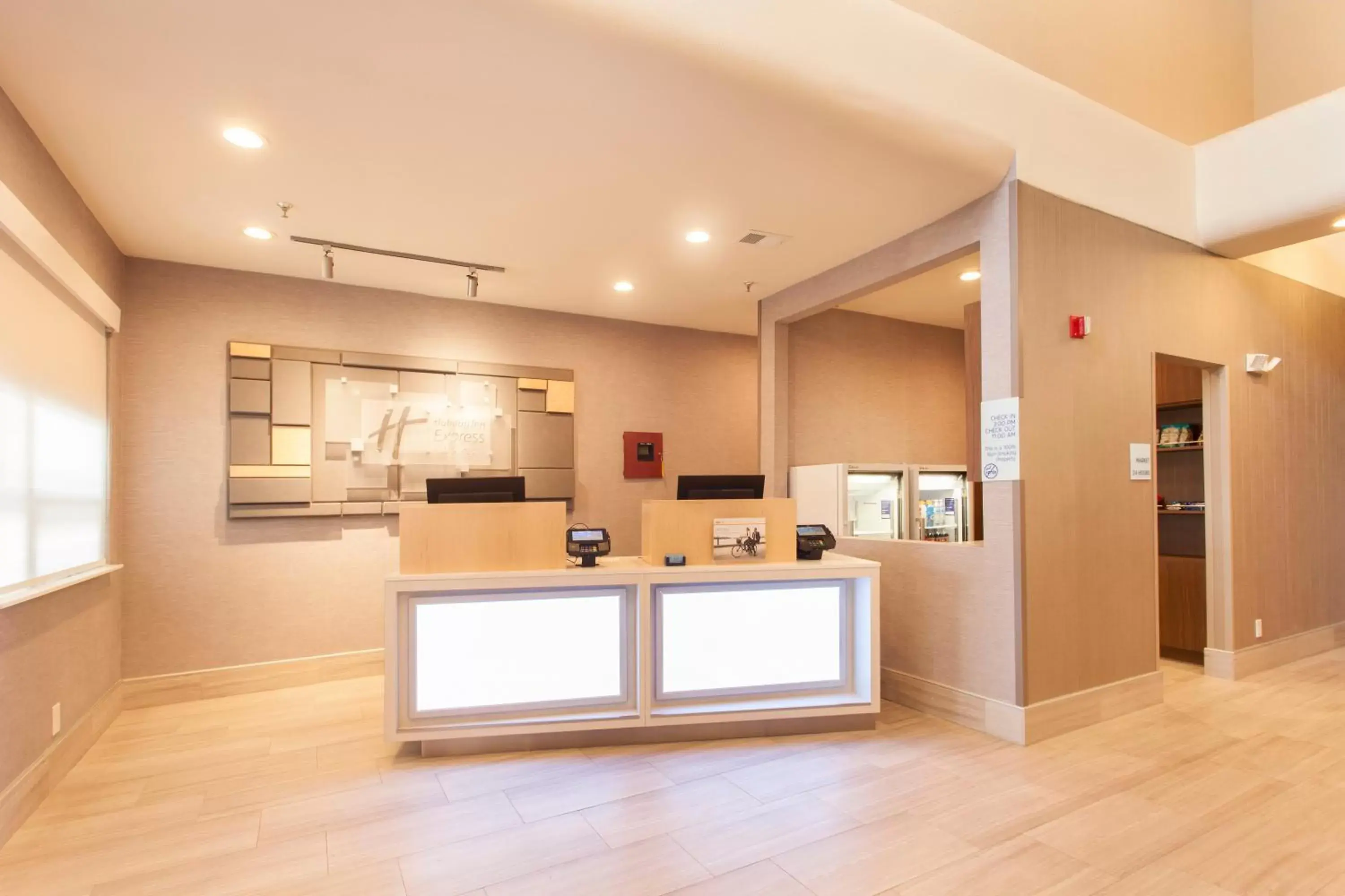 Lobby/Reception in Holiday Inn Express & Suites - Santa Fe, an IHG Hotel