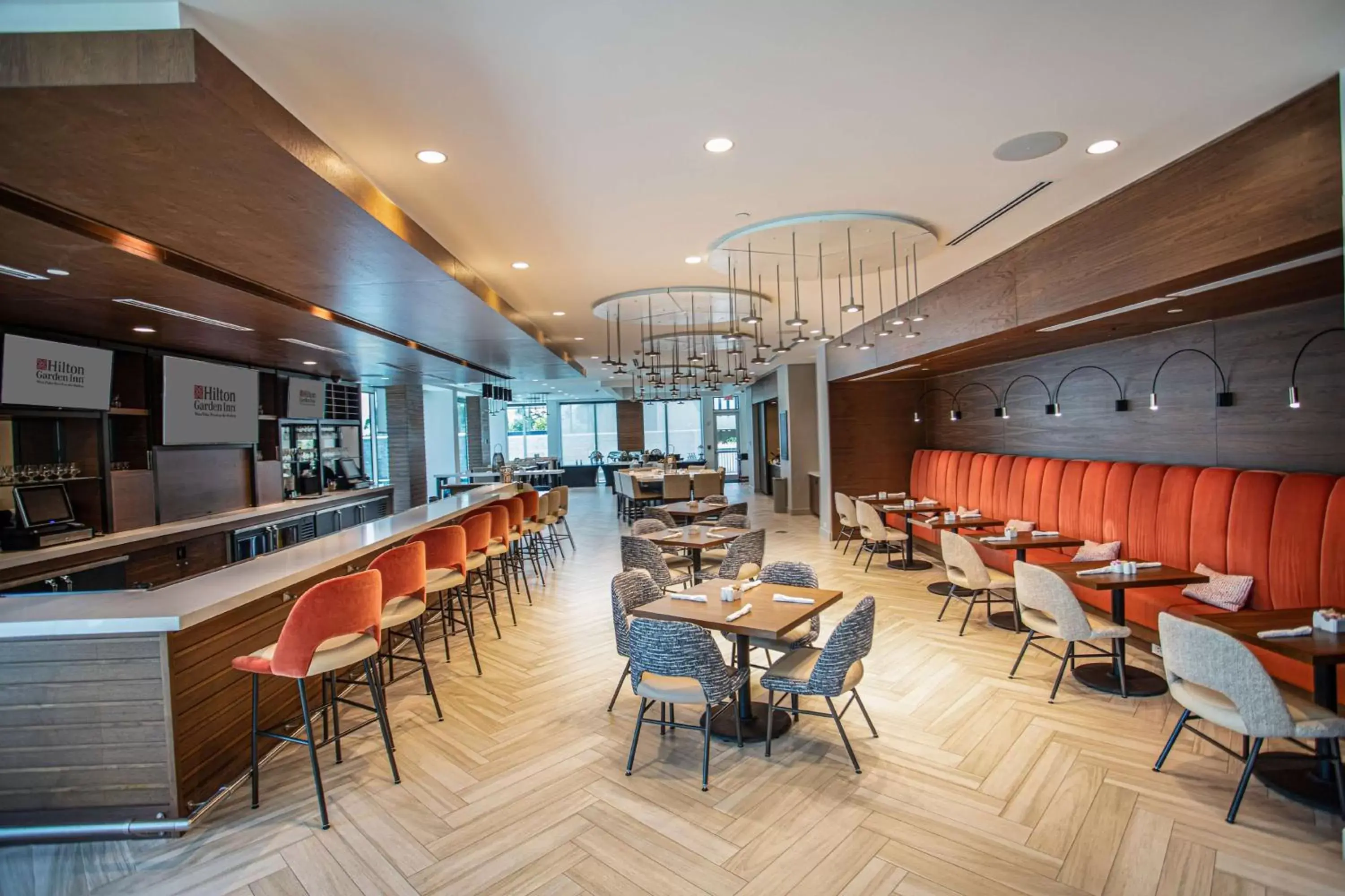 Lounge or bar, Restaurant/Places to Eat in Hilton Garden Inn West Palm Beach I95 Outlets