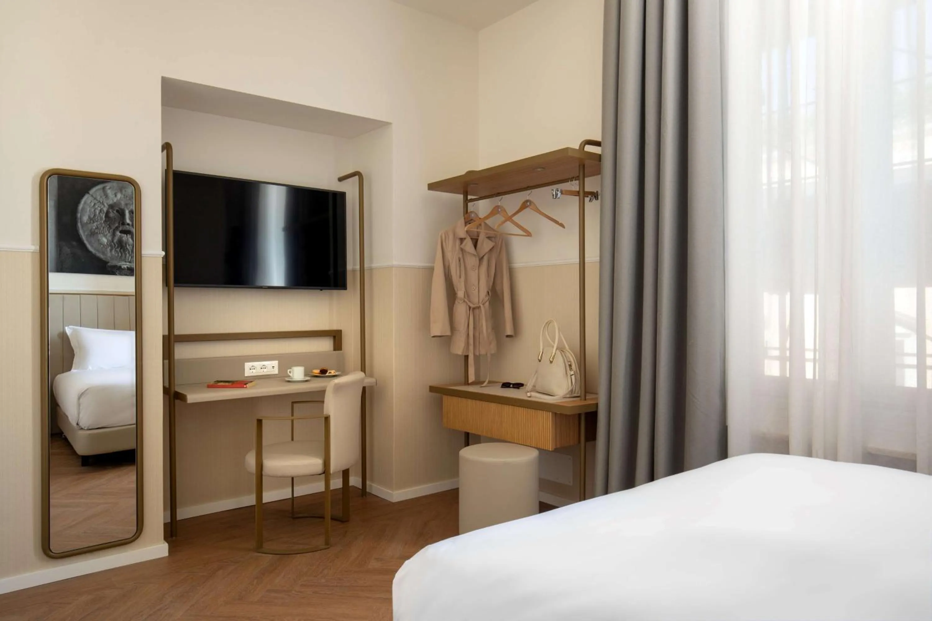 Bedroom, Bed in Cosmopolita Hotel Rome, Tapestry Collection by Hilton