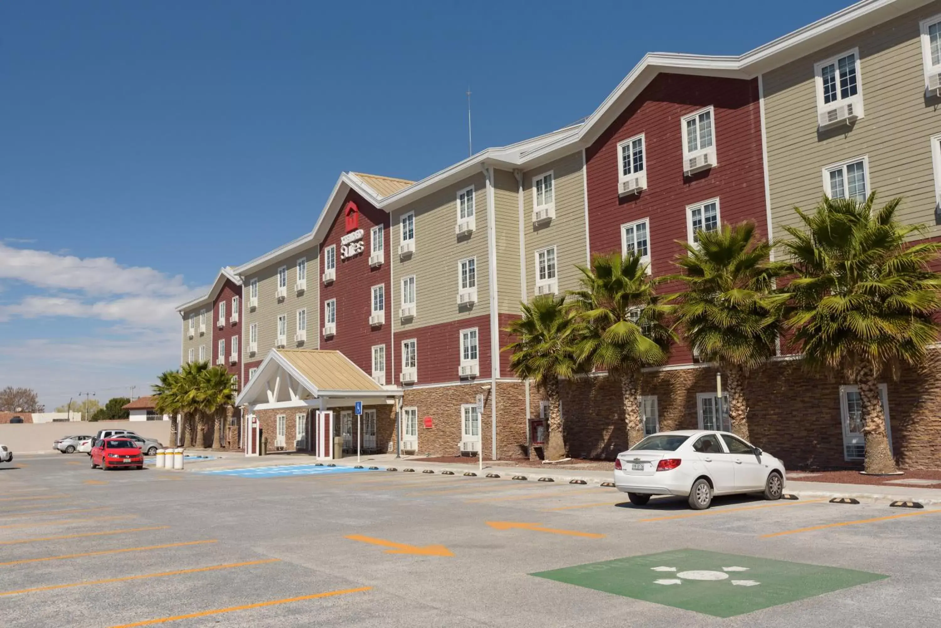 Property building in Extended Suites Chihuahua La Juventud Property building in Extended Suites Chihuahua La Juventud