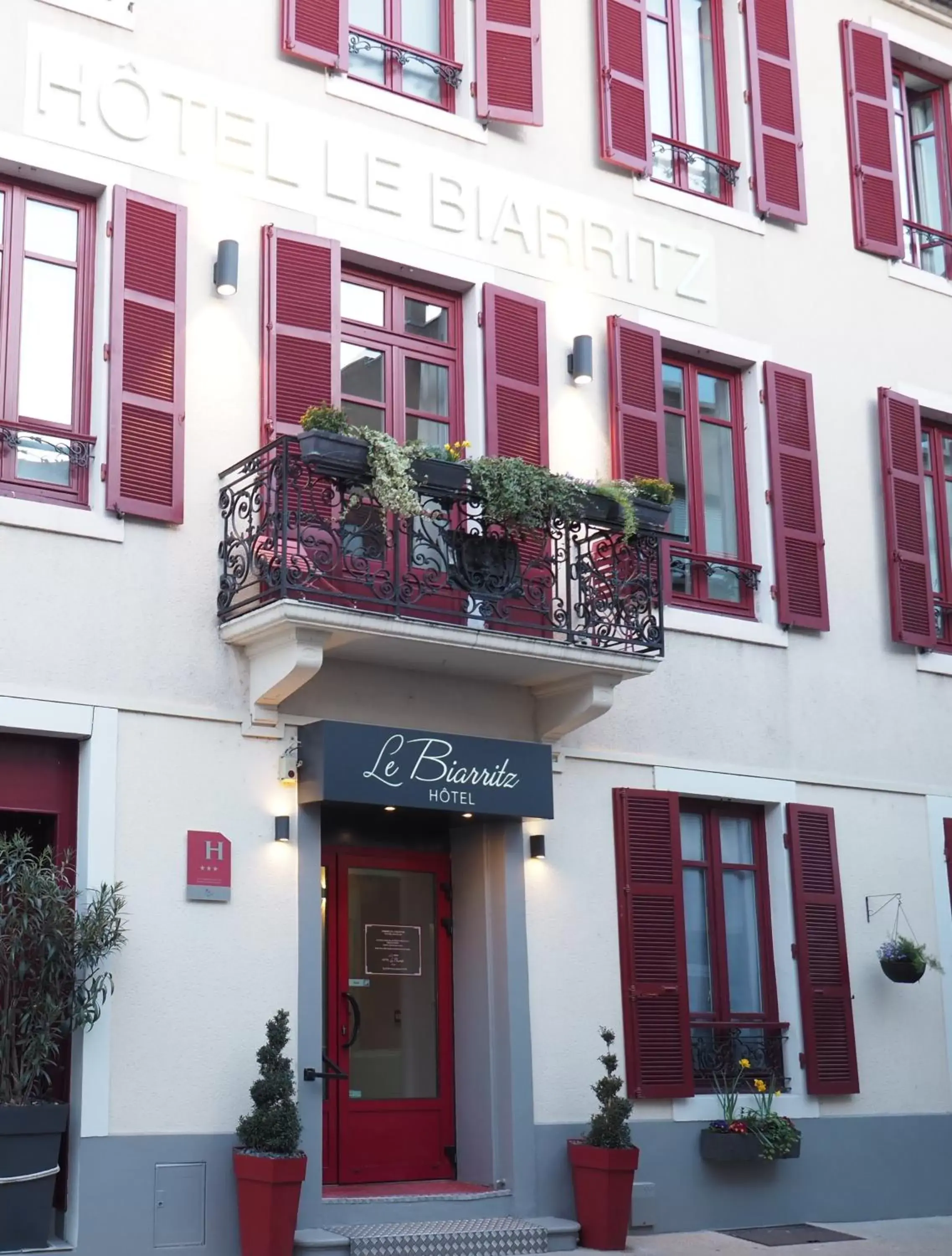 Property Building in Hôtel Le Biarritz - Vichy