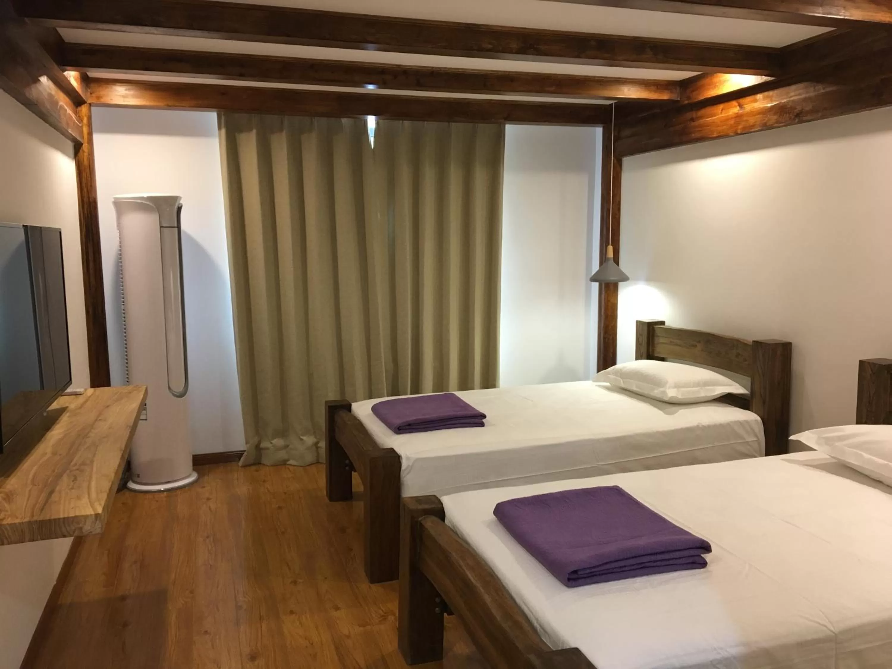 Photo of the whole room, Bed in Beijing Downtown Travelotel