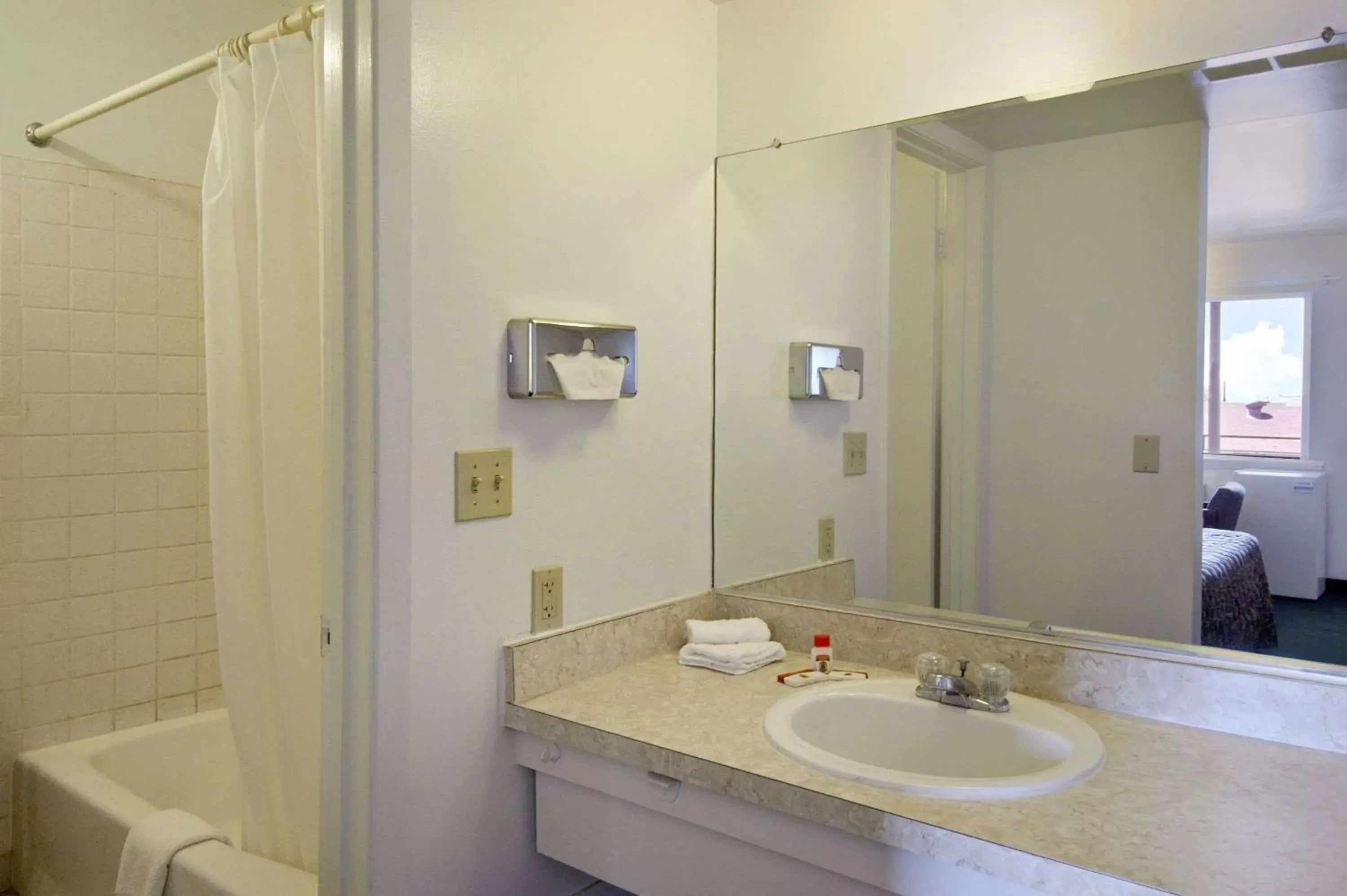 On site, Bathroom in Super 8 by Wyndham Vernon On site, Bathroom in Super 8 by Wyndham Vernon