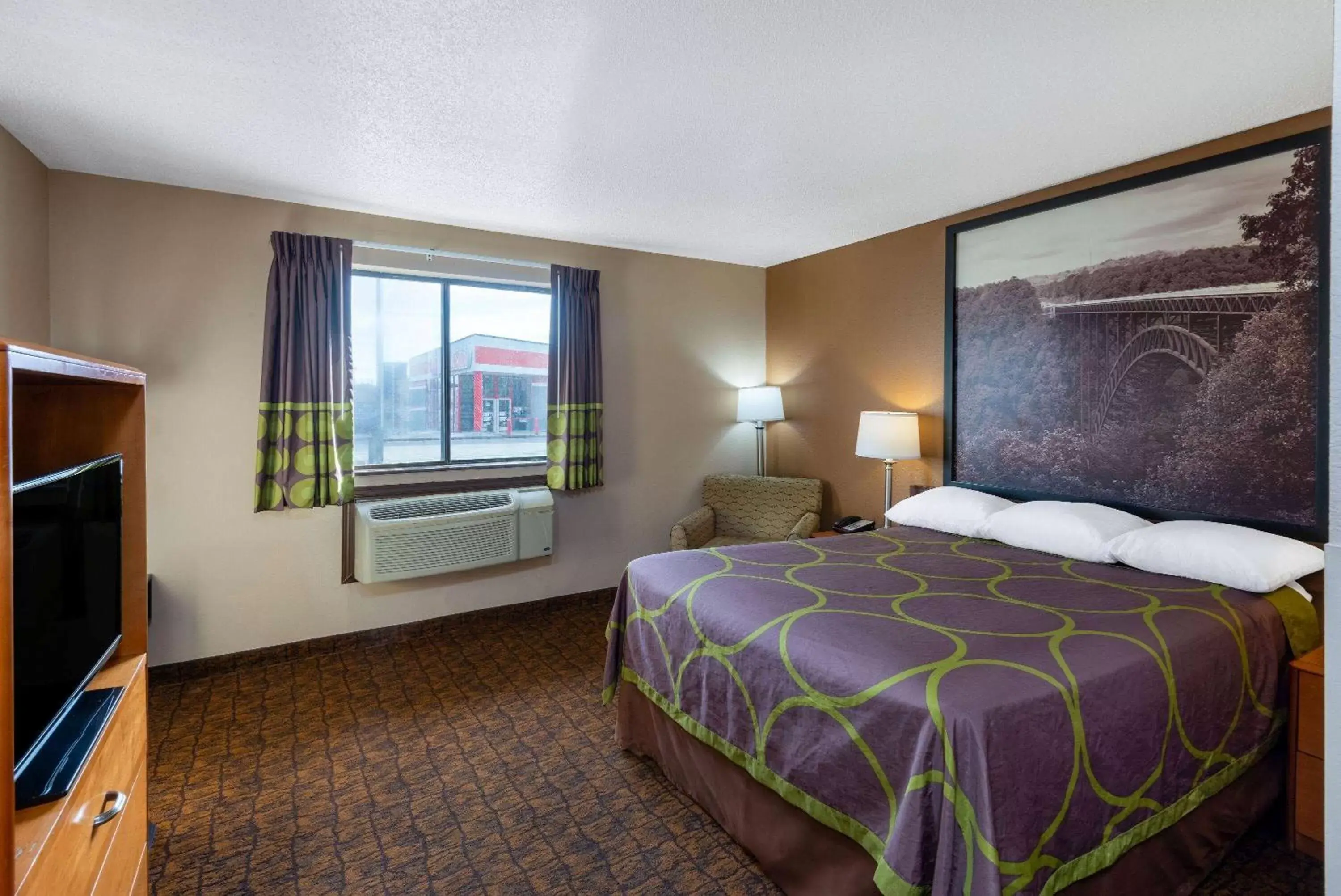 Photo of the whole room, Bed in Super 8 by Wyndham Summersville
