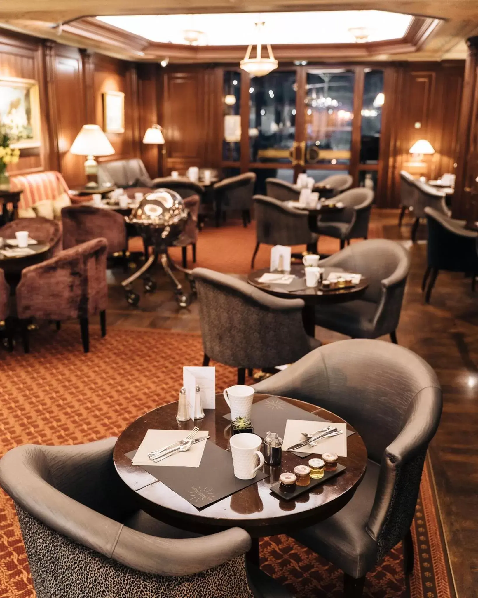 Breakfast, Restaurant/Places to Eat in Hotel Napoleon Paris