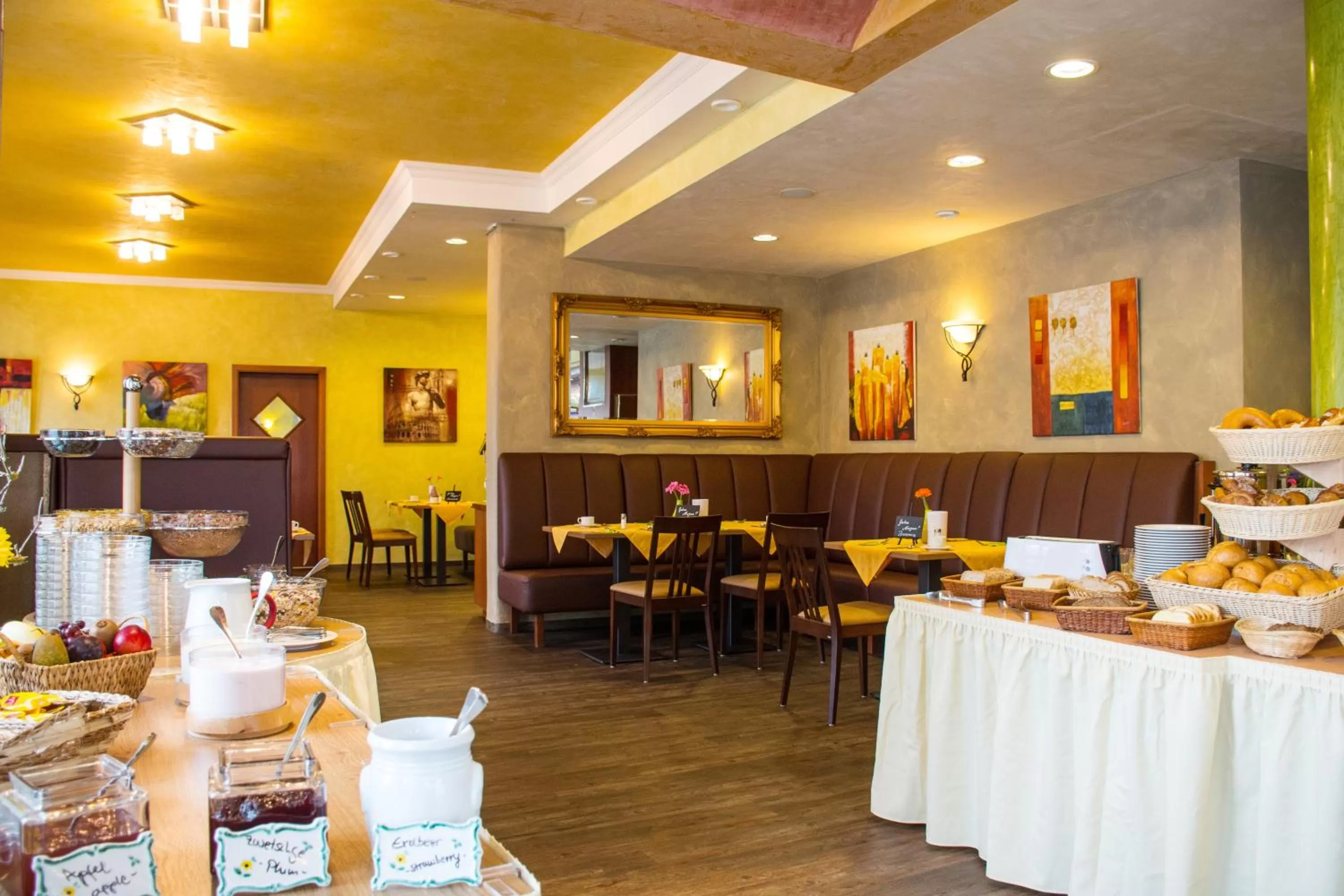 Buffet breakfast in Hotel Casa Rustica - Eintrittskarten für den Europapark erhalten Sie garantiert über uns!