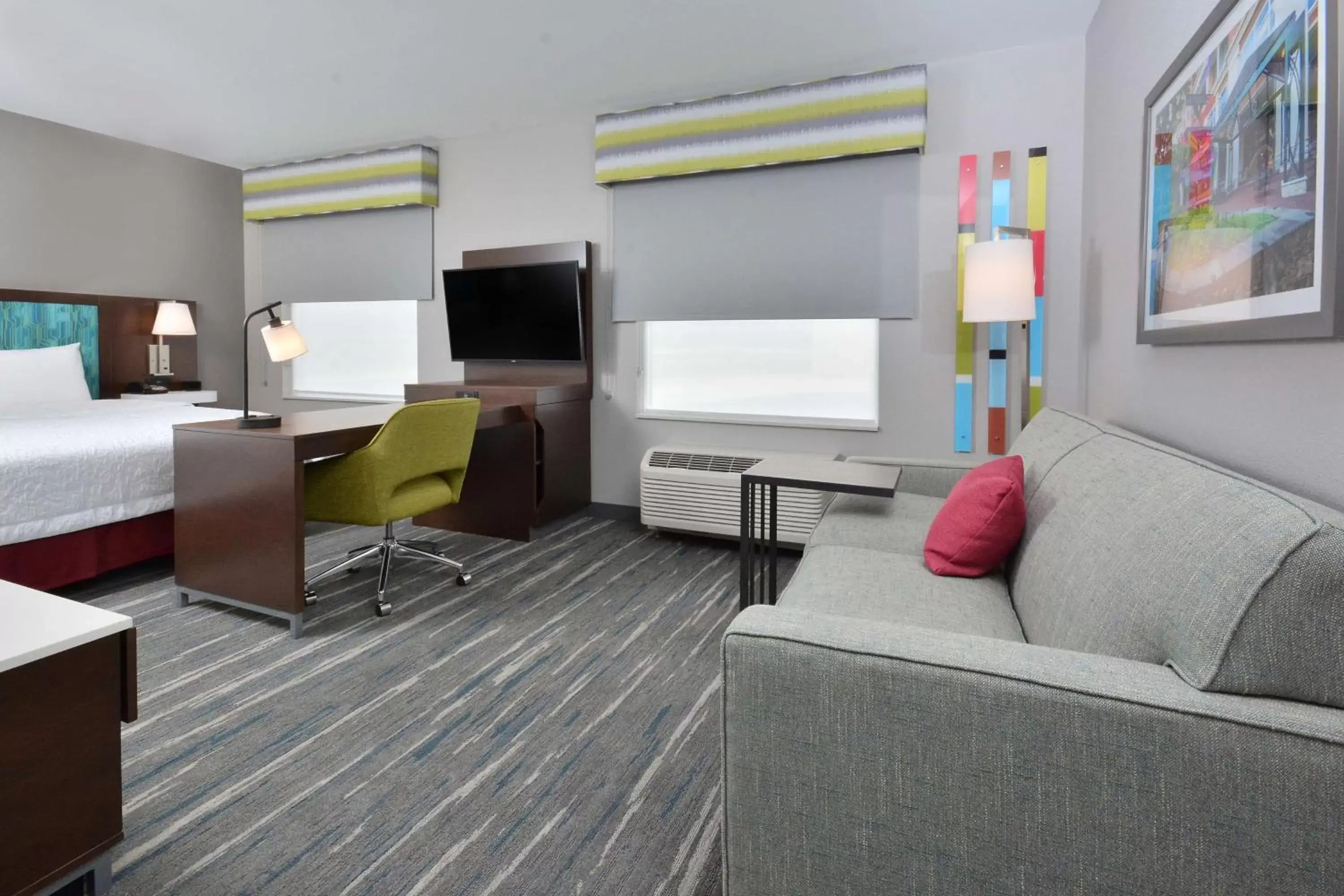 Bedroom, Seating Area in Hampton Inn & Suites Charlotte North I 485