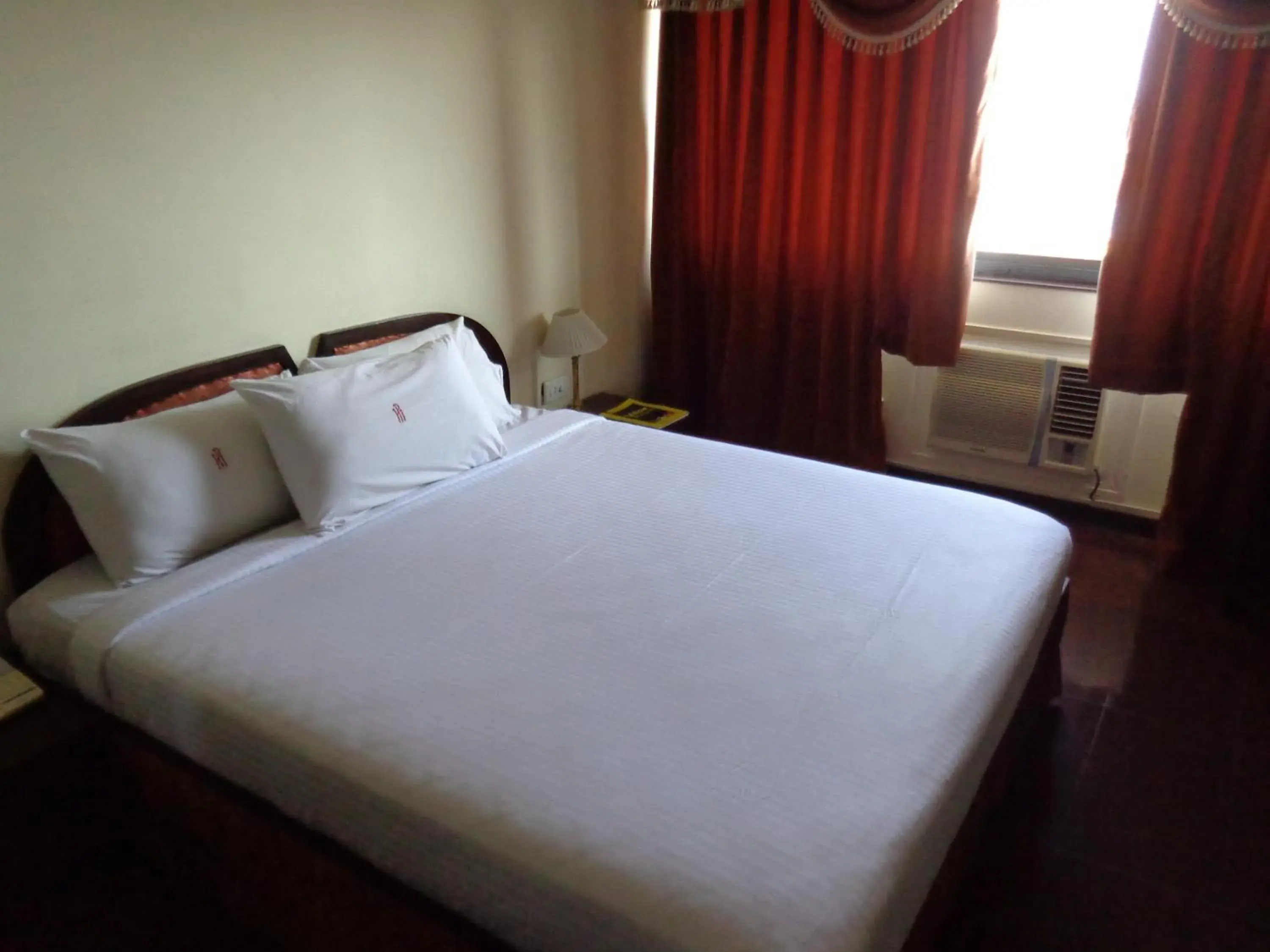 Day, Bed in Hotel Poonja International