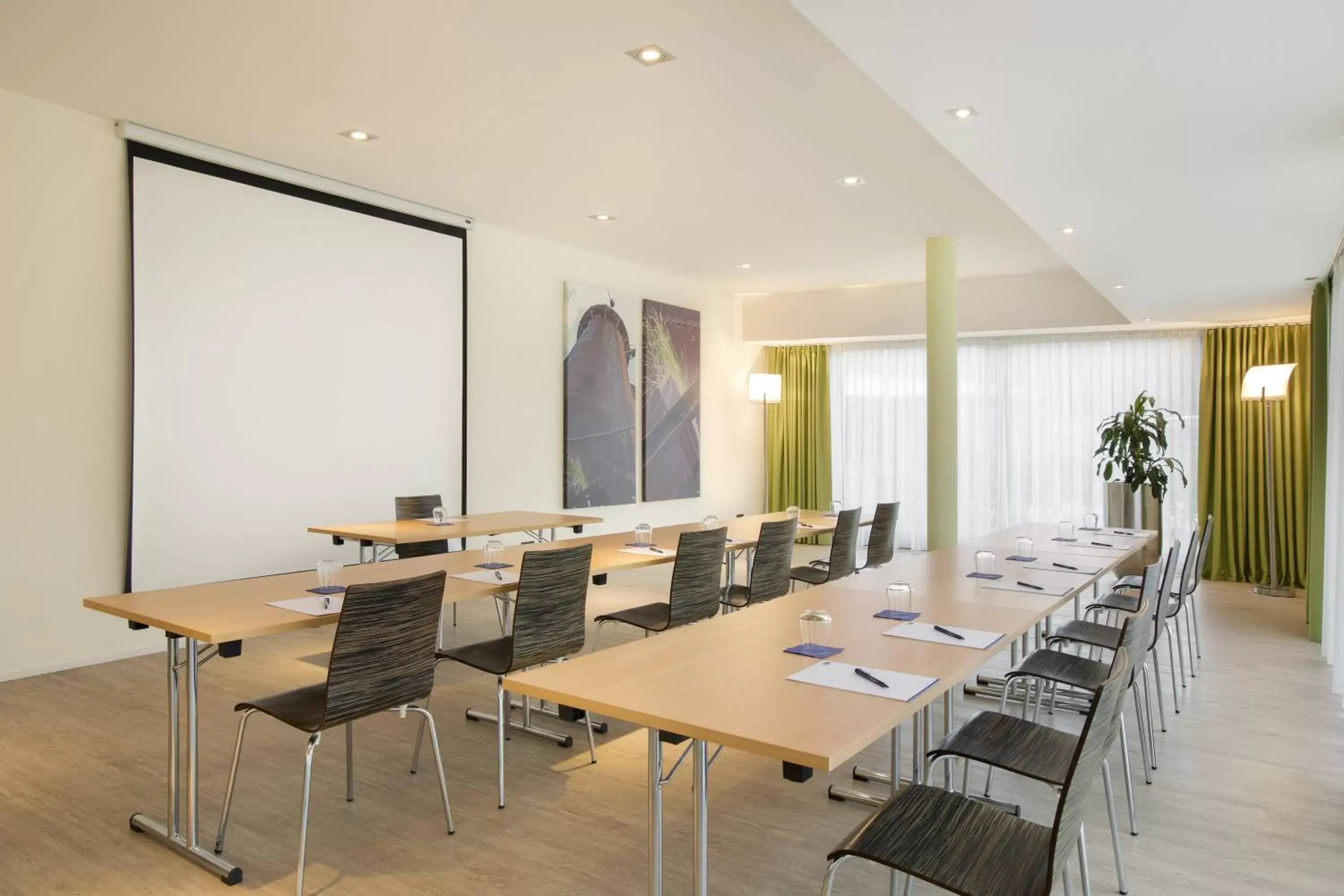 Meeting/conference room in Holiday Inn Express Neunkirchen, an IHG Hotel