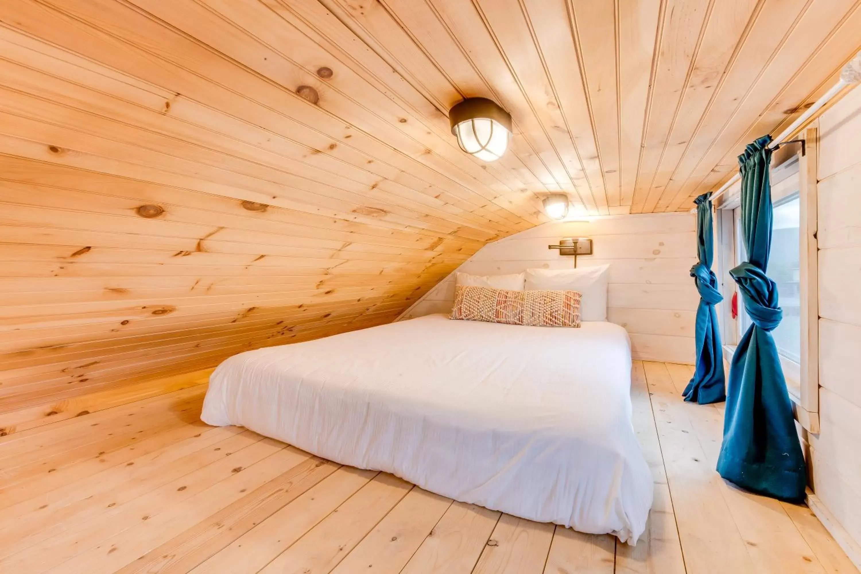 Bedroom, Bed in Taos Motor Lodge