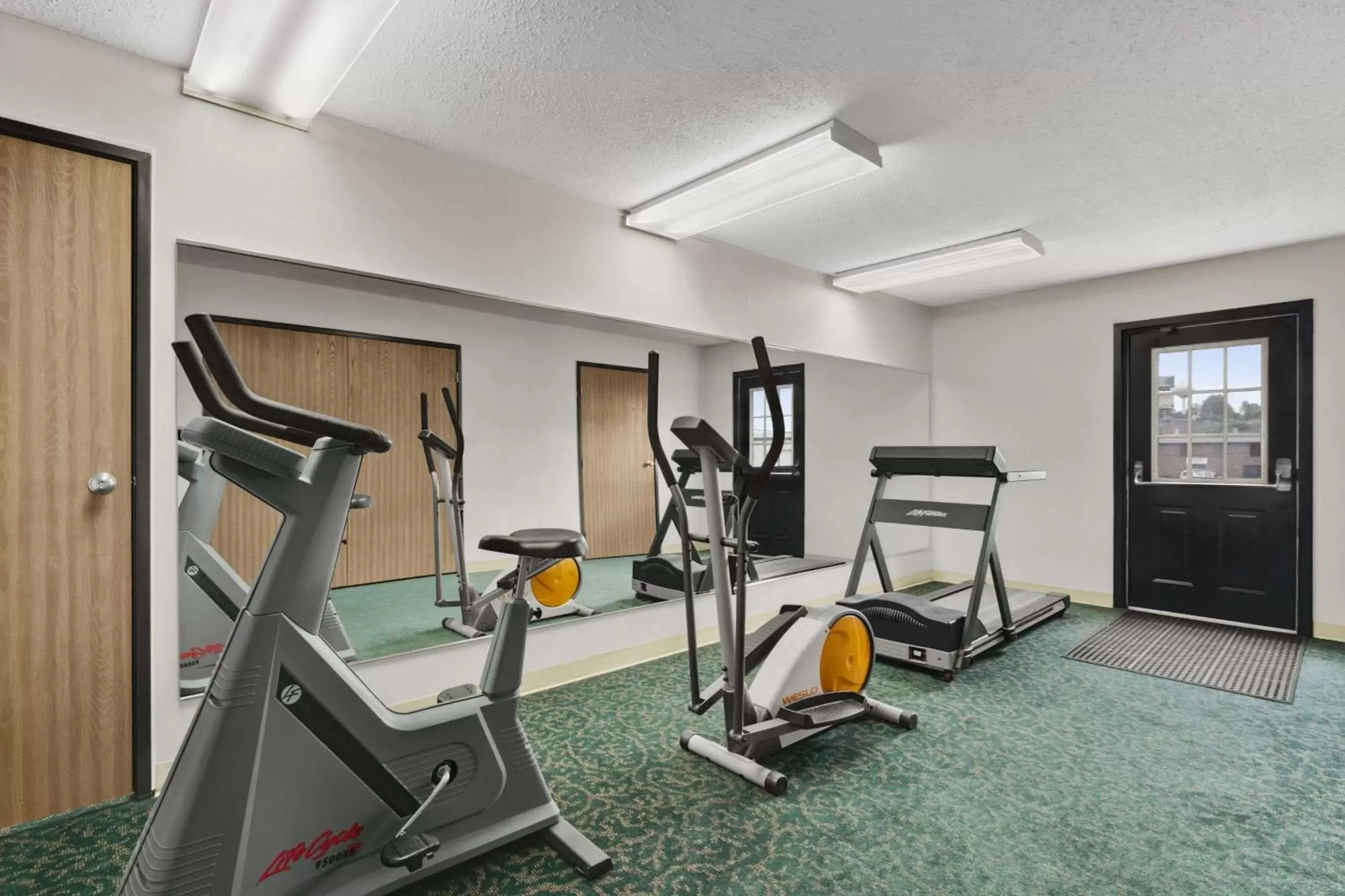 Fitness centre/facilities, Fitness Center/Facilities in Super 8 by Wyndham Washington