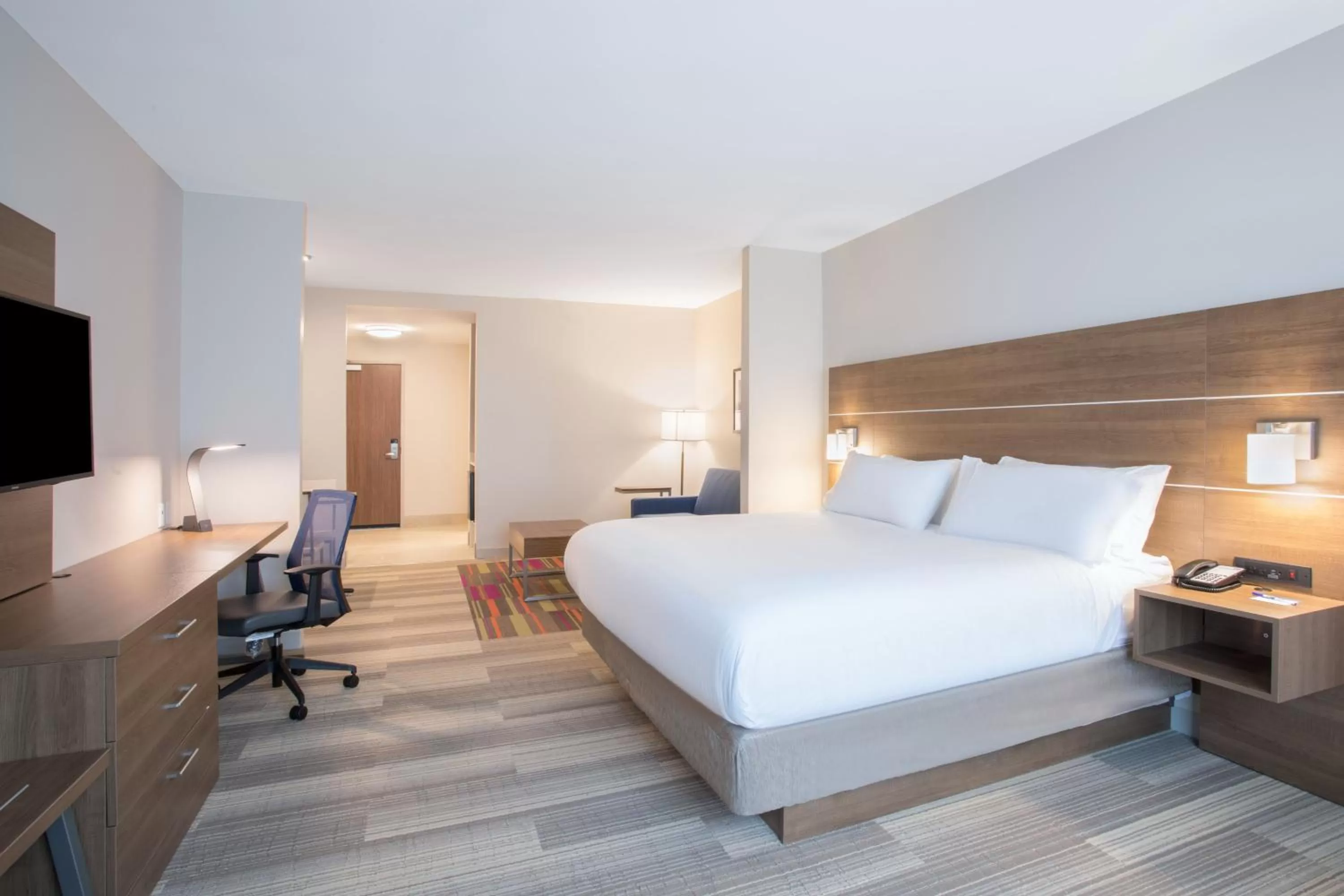 Photo of the whole room, Bed in Holiday Inn Express & Suites Owings Mills-Baltimore Area by IHG