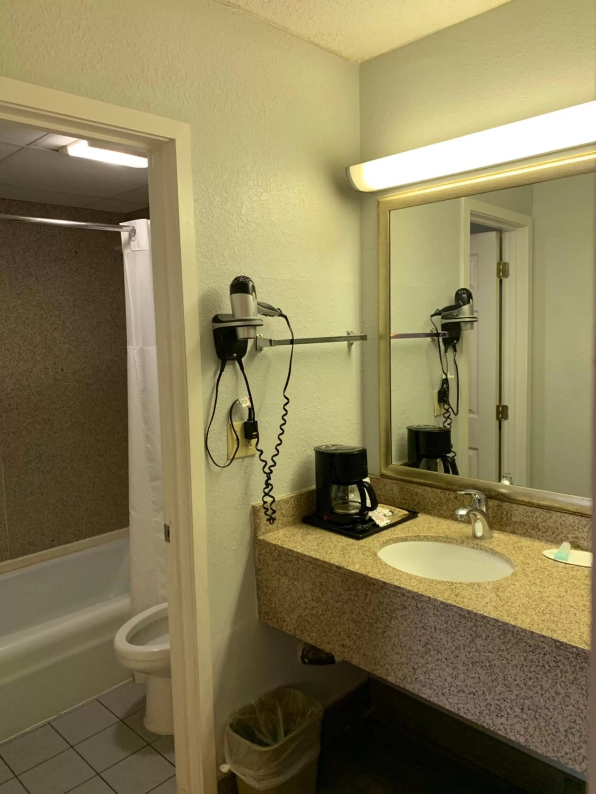 Bathroom in Pigeon Forge Parkway Inn