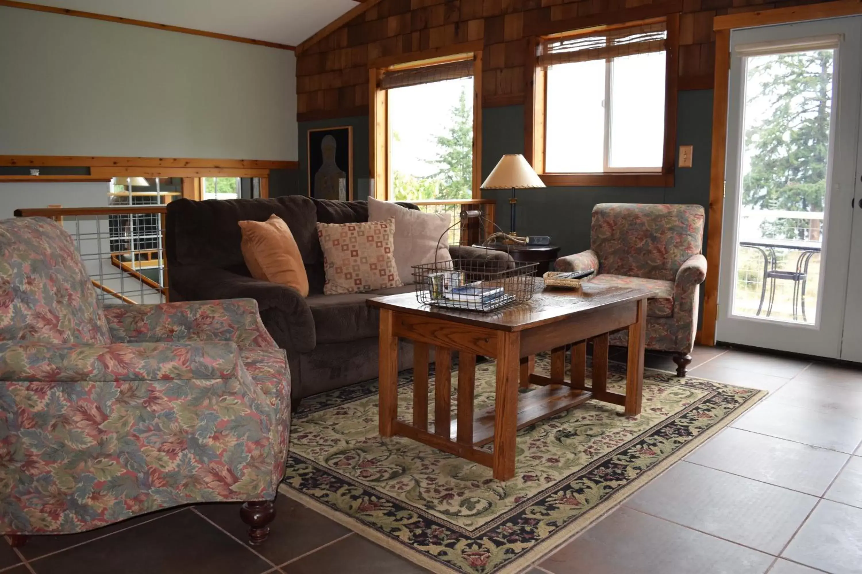 Living room, Seating Area in The Bluff on Whidbey