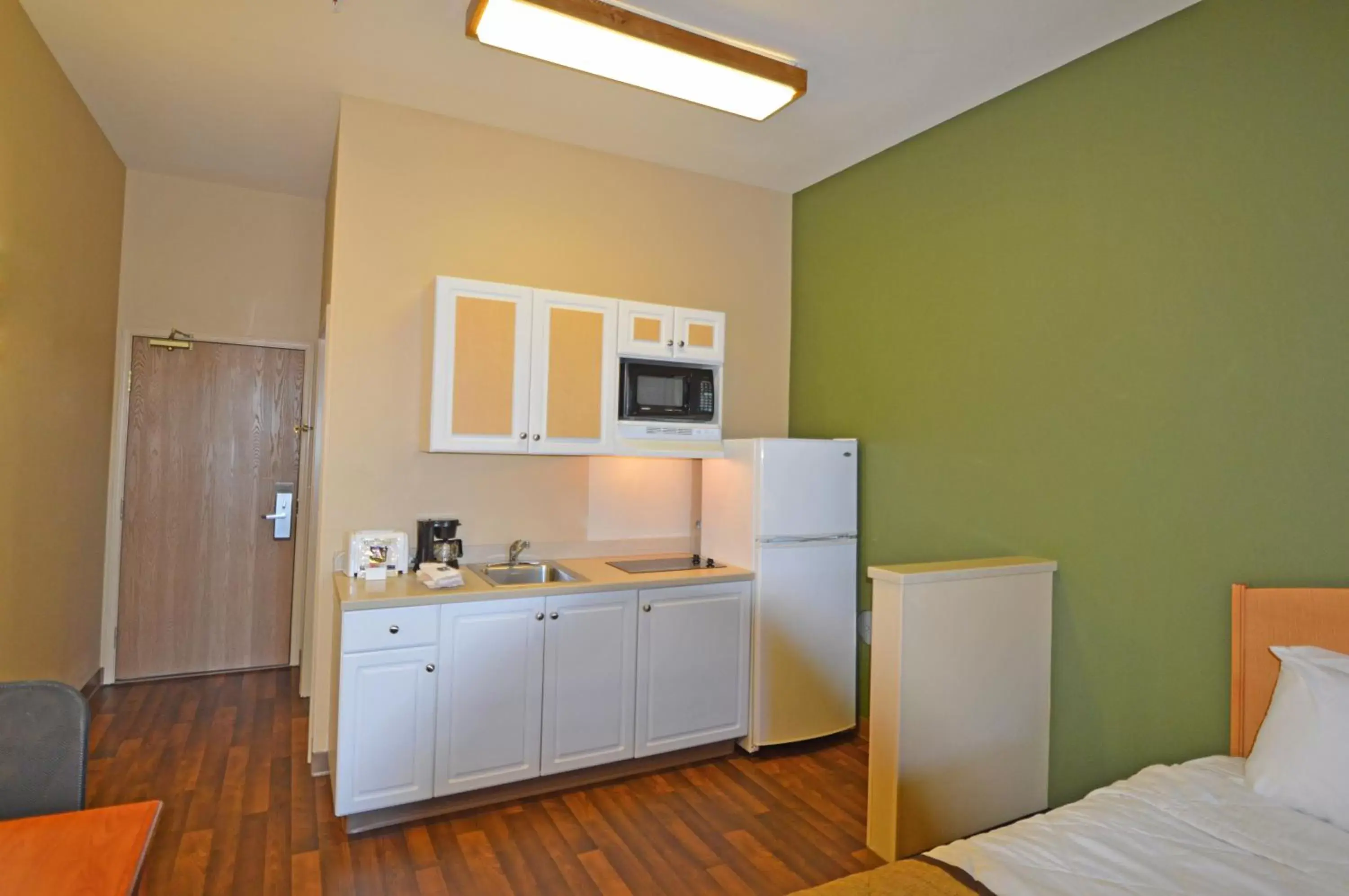 Kitchen or kitchenette, Kitchen/Kitchenette in Extended Stay America Suites - Fairbanks - Old Airport Way