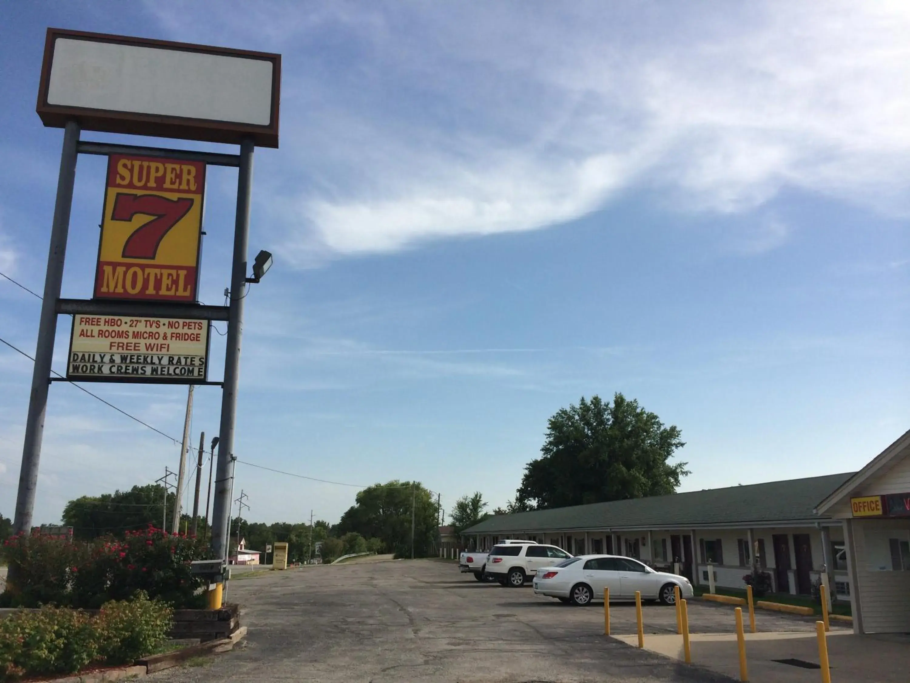 Facade/entrance, Property Building in Super 7 Motel