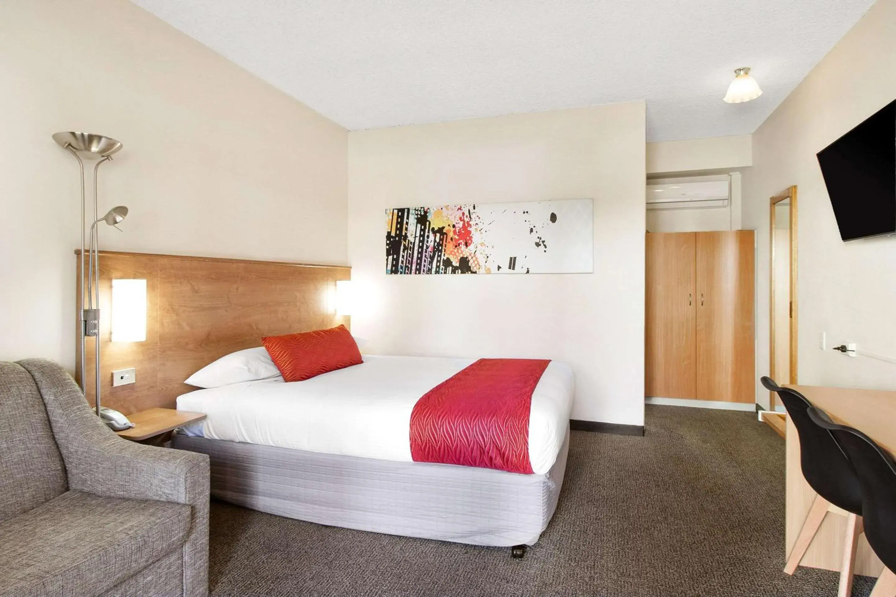 Photo of the whole room, Bed in Econo Lodge Griffith Motor Inn