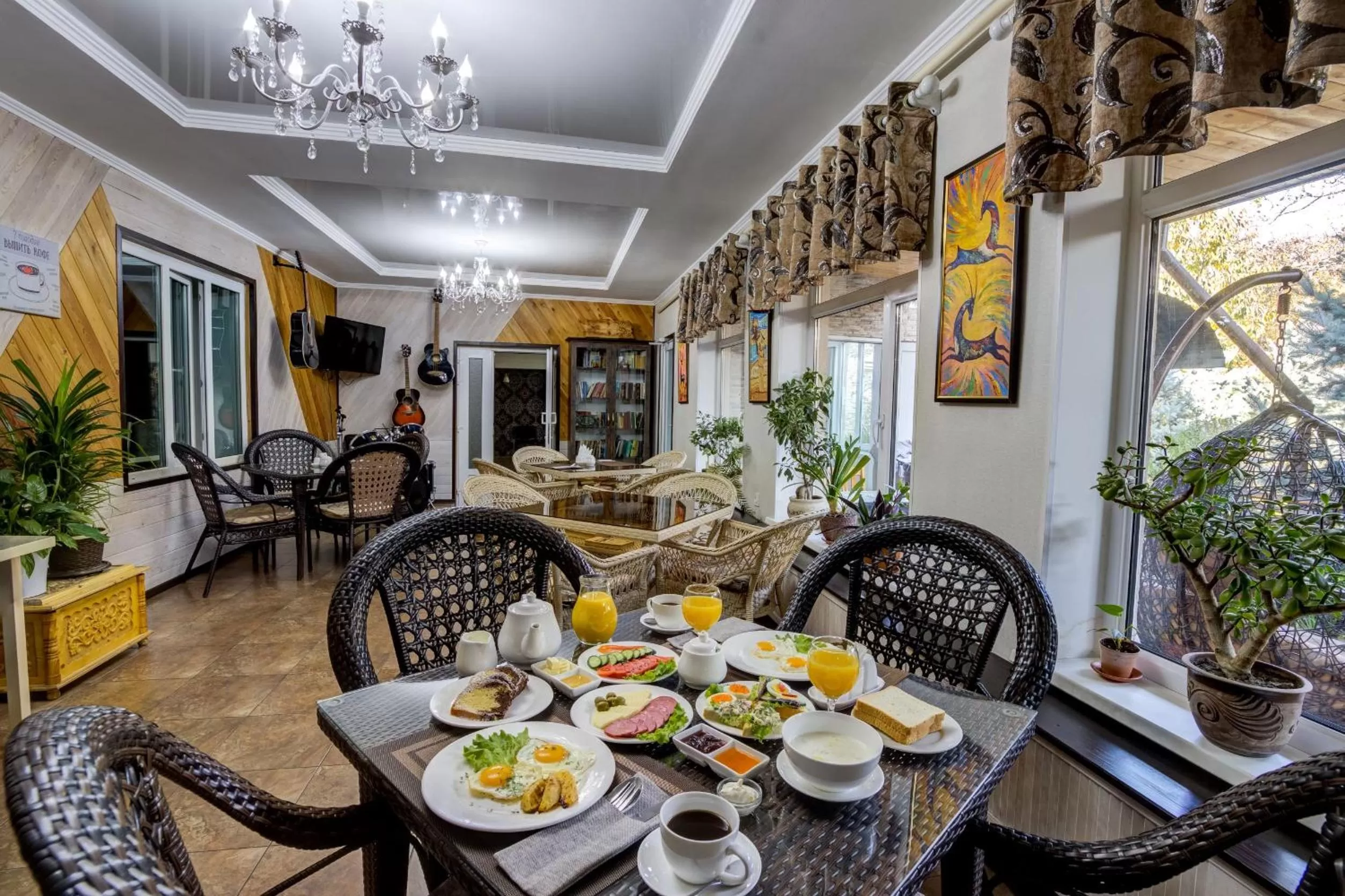 Restaurant/places to eat in Kausar Hotel