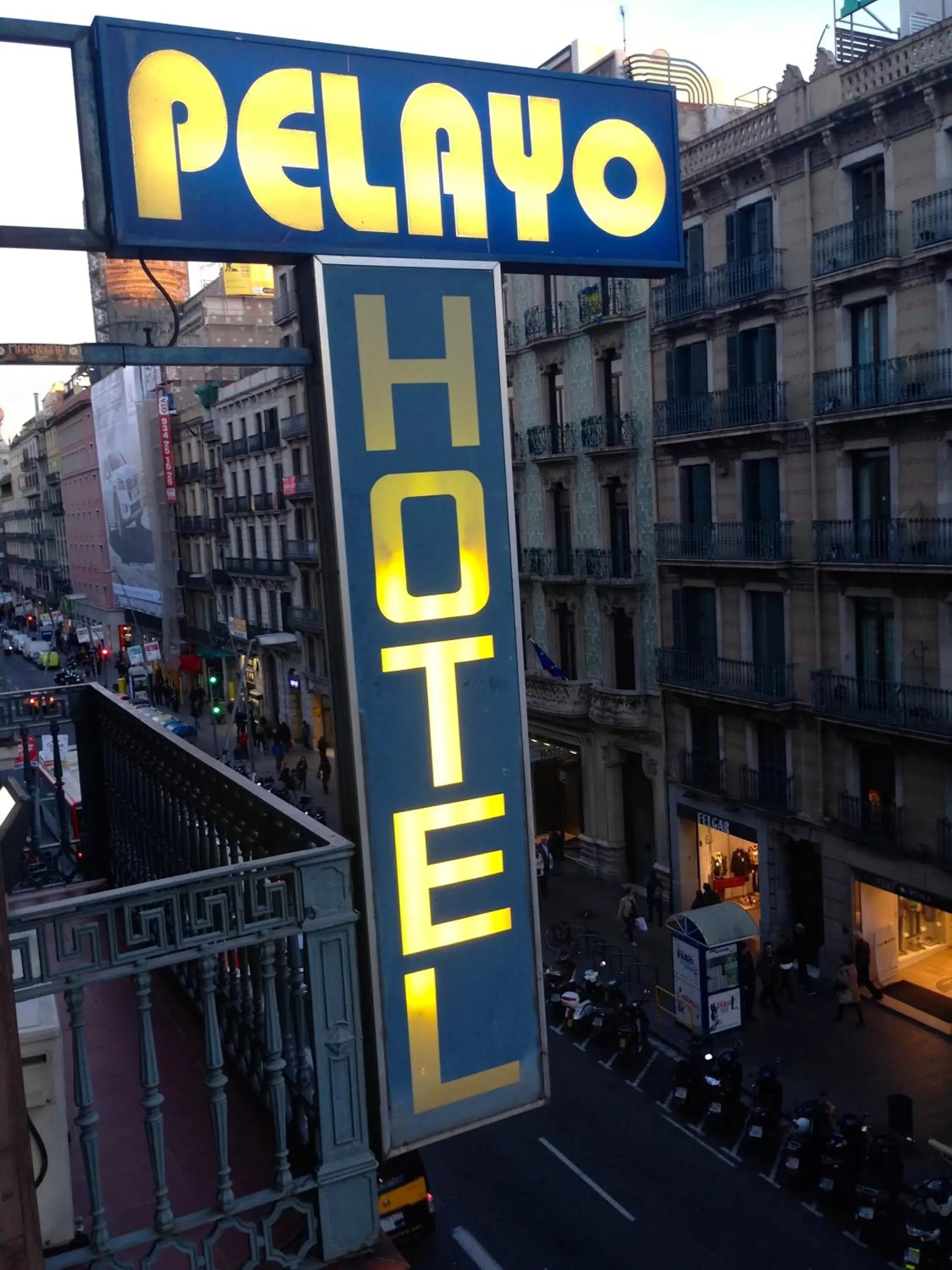 Facade/entrance in Hotel Pelayo