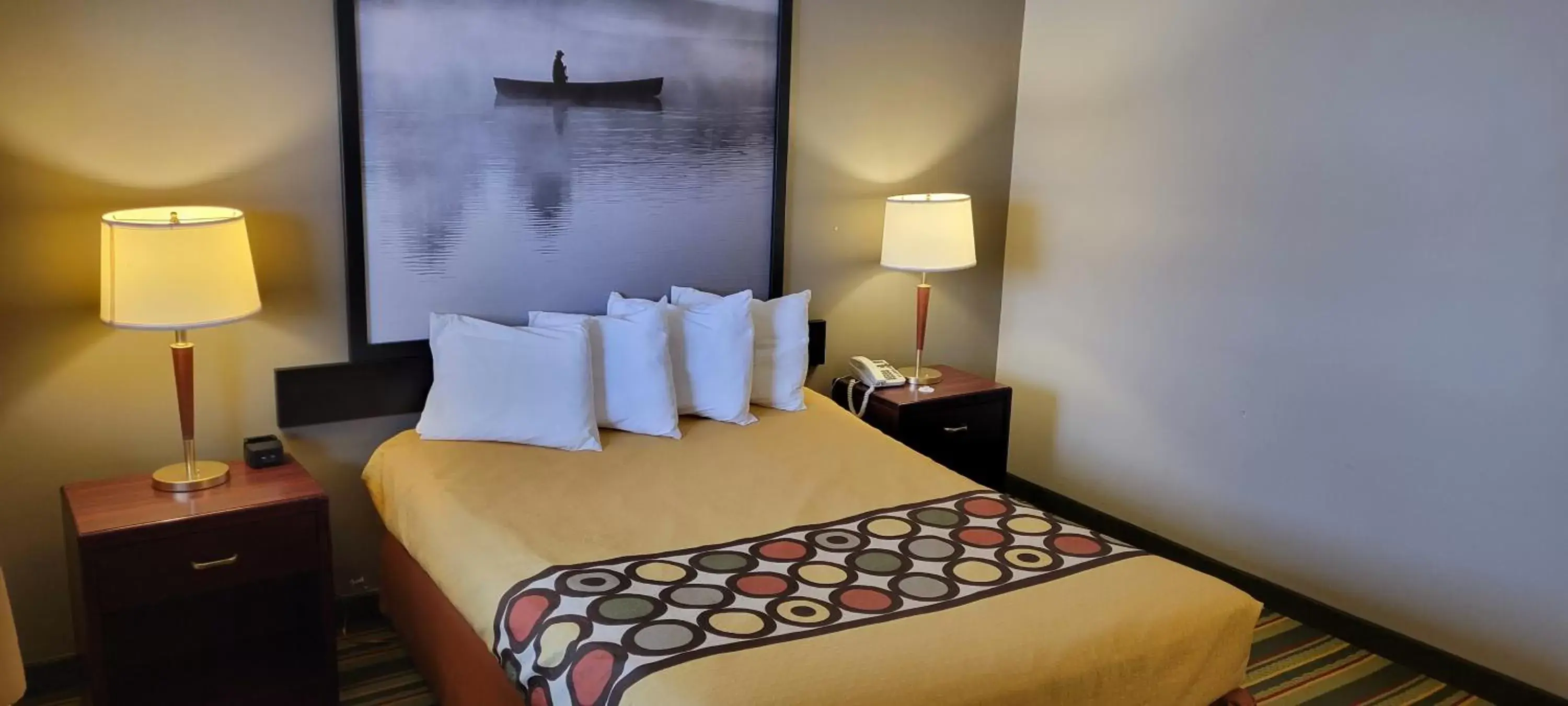 Bed in Jolly Roger Inn & Resort